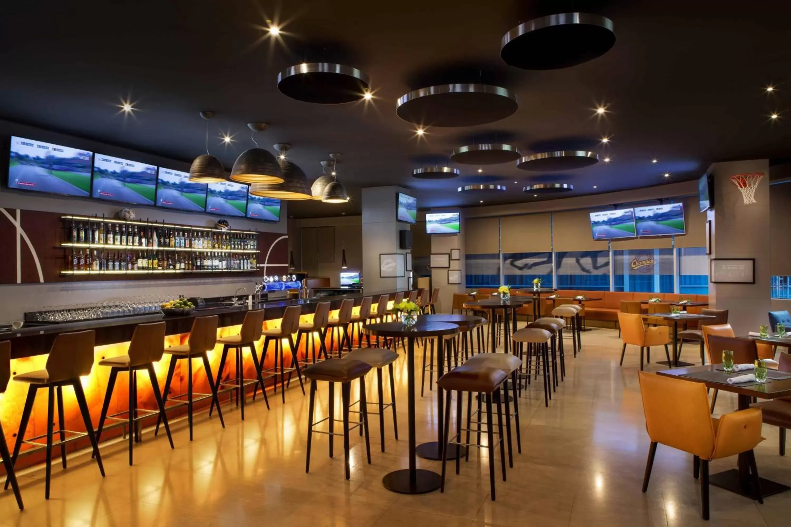 Restaurant/places to eat, Lounge/Bar in Renaissance Atyrau Hotel