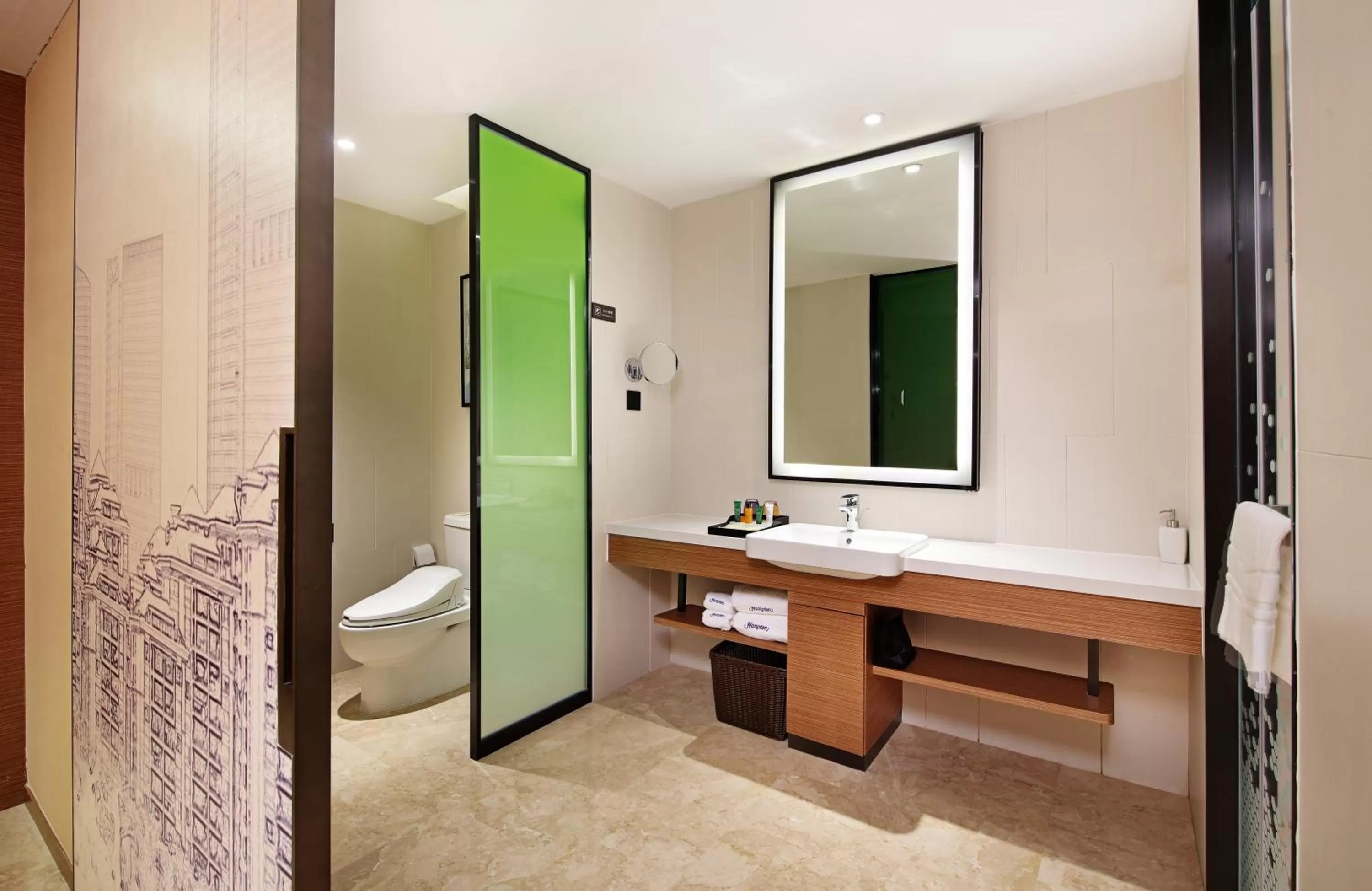 Suite with Hot Tub in Hampton by Hilton Guangzhou Zhujiang New Town