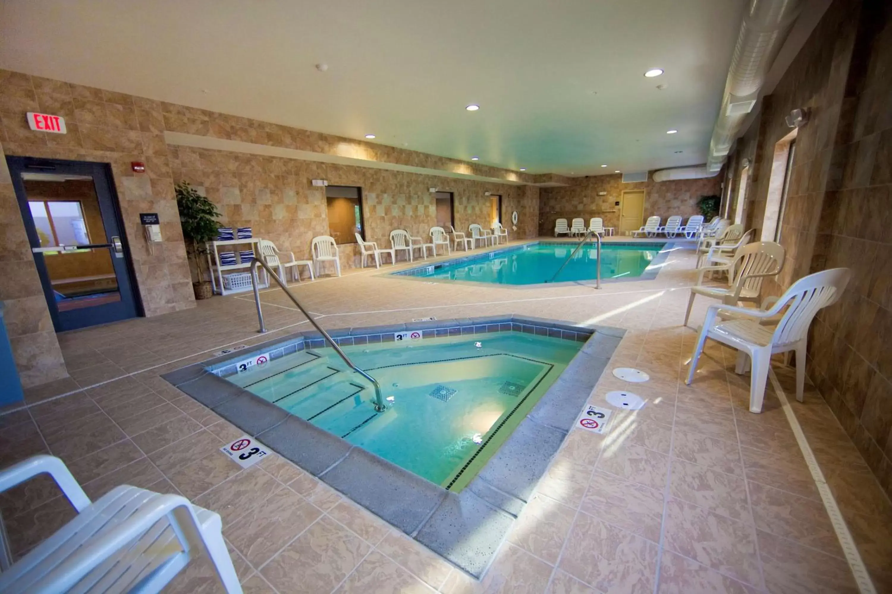 Pool view, Swimming Pool in Hampton Inn & Suites by Hilton Seattle/Kent