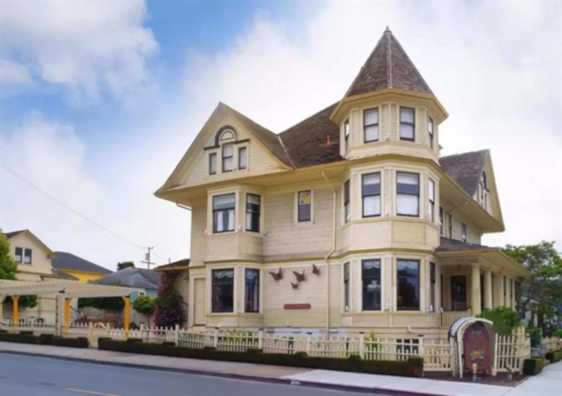 Property Building in Pacific Grove Inn