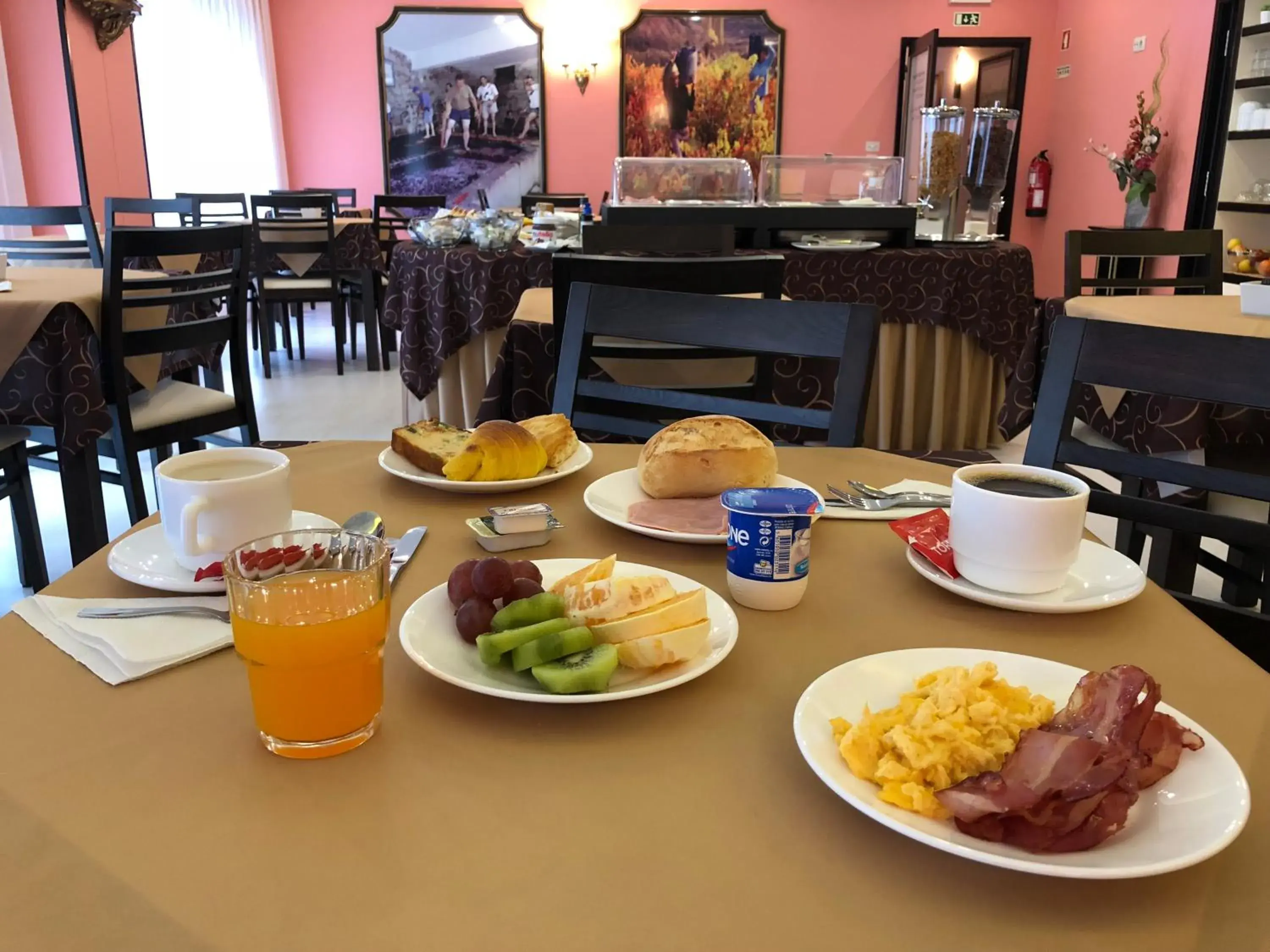 Food and drinks in Hotel Jardim Food and drinks in Hotel Jardim