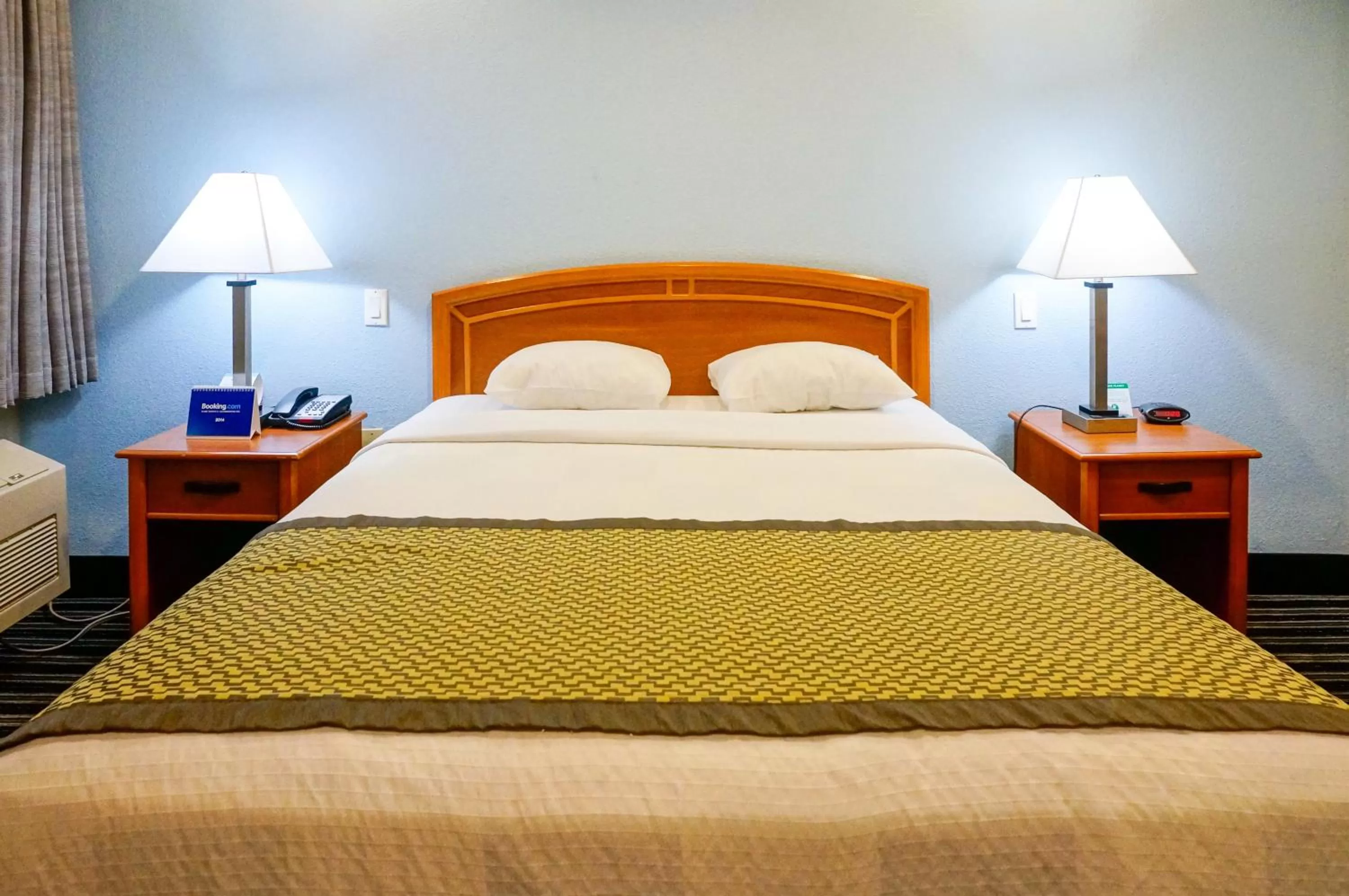 Bedroom, Bed in Hotel Parmani Near Stanford University