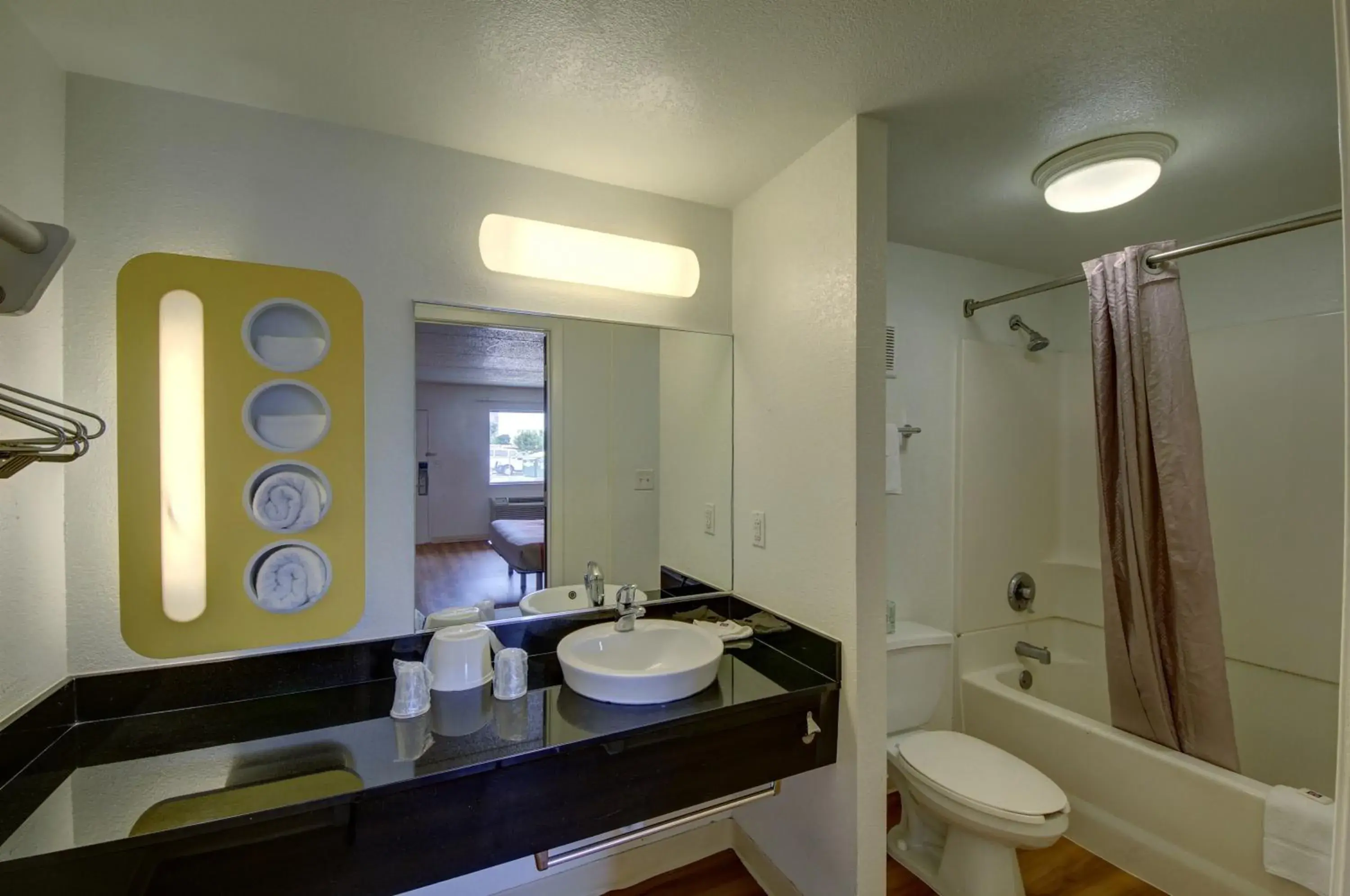 Bathroom in Motel 6-San Antonio, TX - Downtown - Market Square