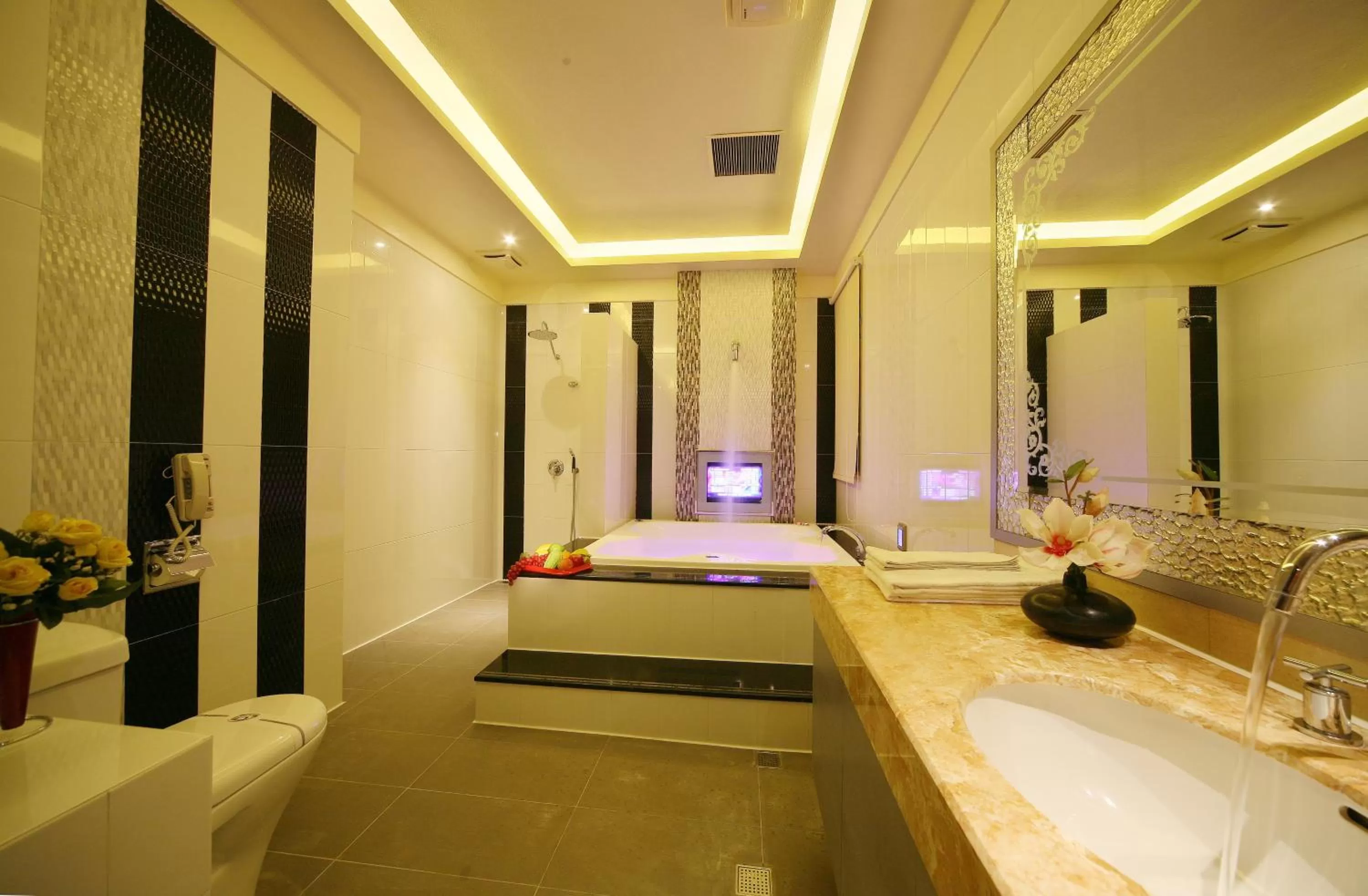 Bathroom in Shining Motel