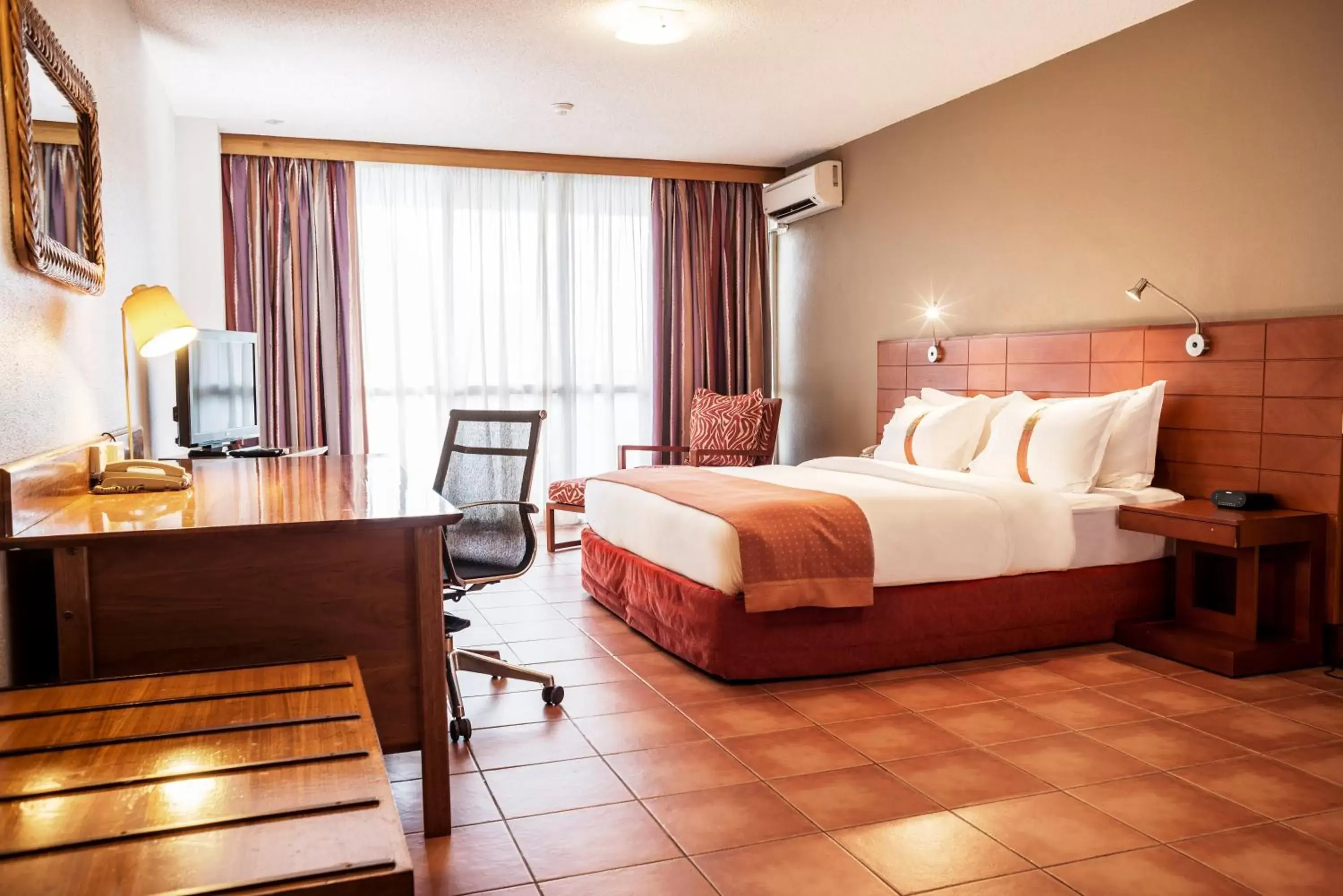 Photo of the whole room, Bed in Holiday Inn & Suites Port Moresby, an IHG Hotel
