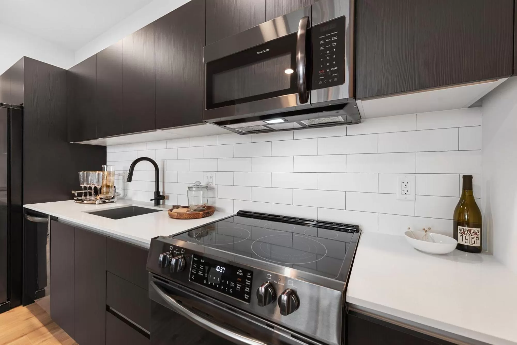 Kitchen or kitchenette in The Elser Hotel Miami - An All-Suite Hotel