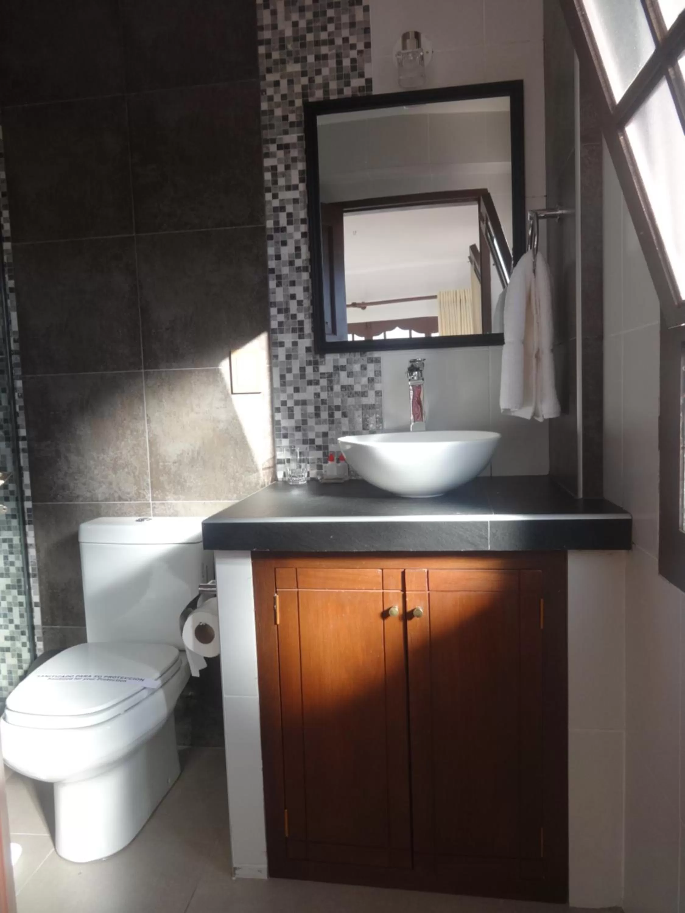 Bathroom in El Jardin De Su Merced B&B