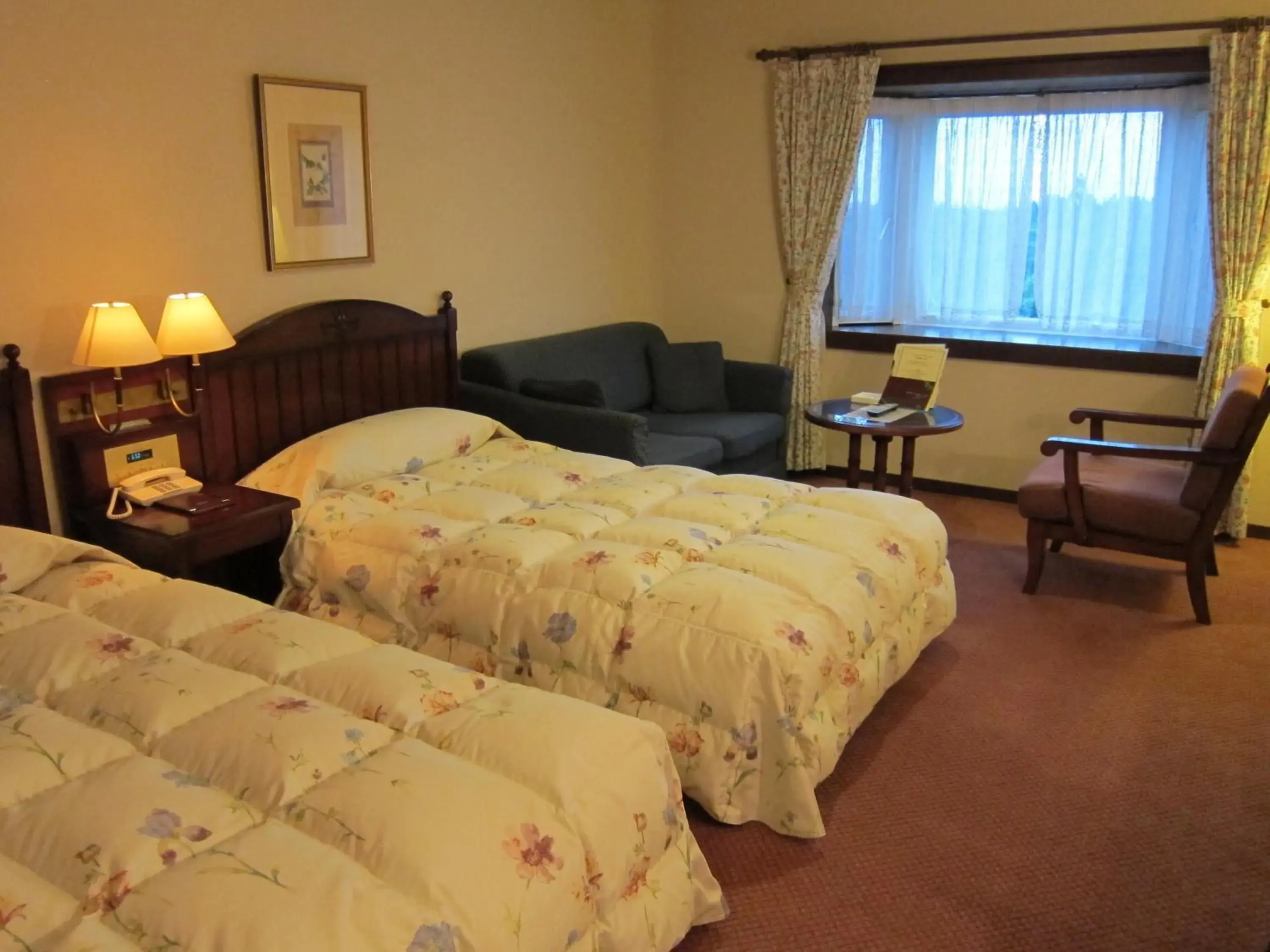 Photo of the whole room, Bed in Sun Members Hirugano Hotel