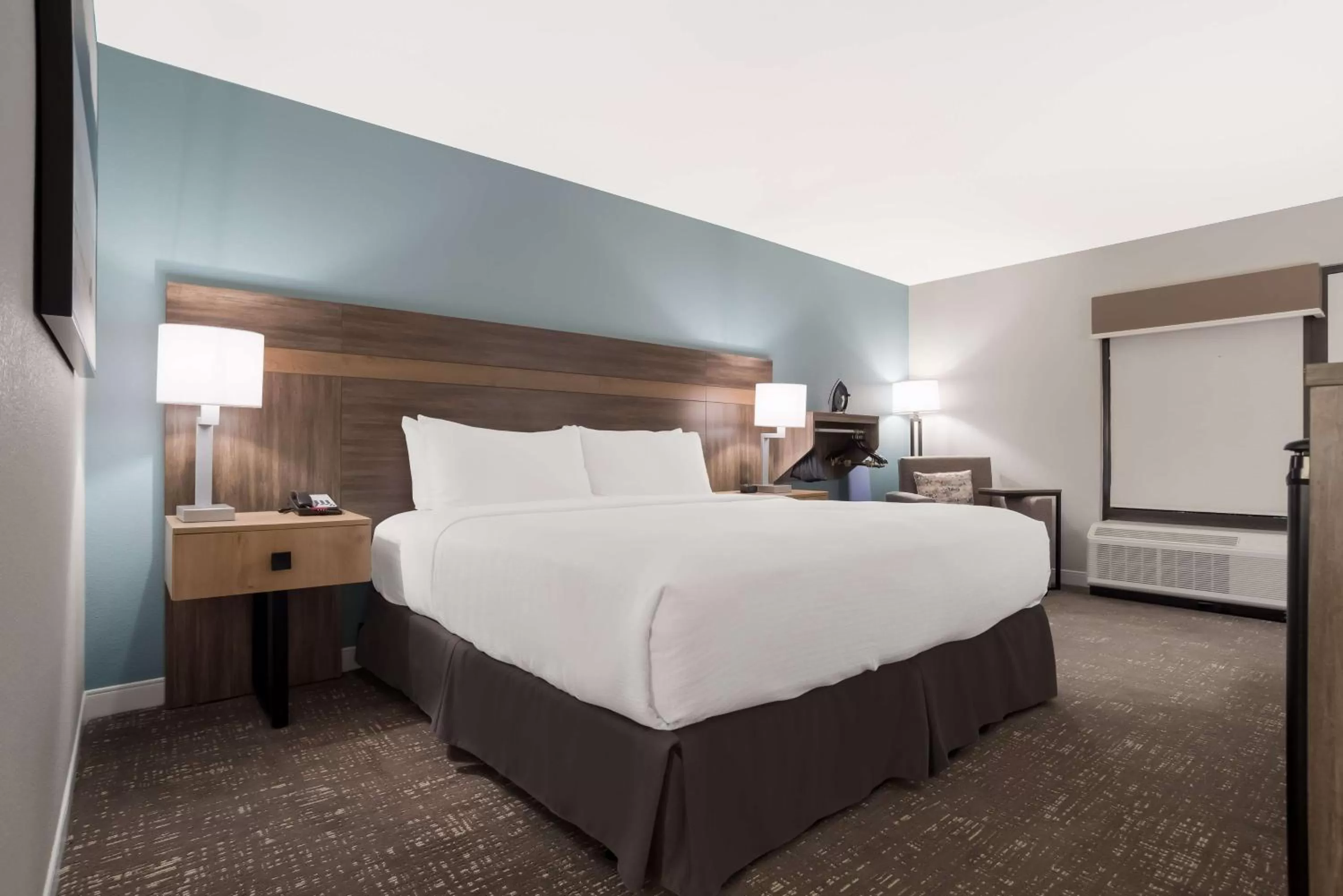 Bedroom, Bed in Best Western Flagship Inn