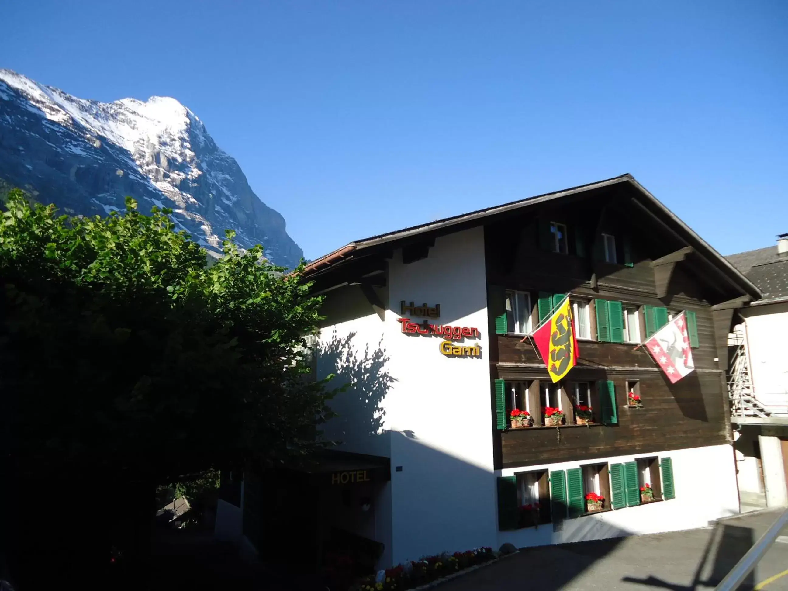 Facade/entrance, Property Building in Hotel Tschuggen