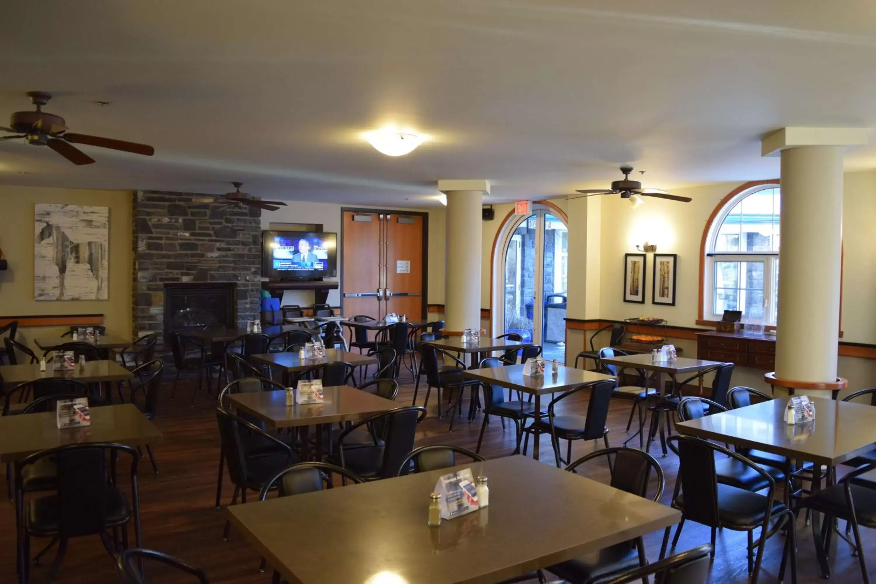 Restaurant/places to eat in Pocaterra Inn & Waterslide Restaurant/places to eat in Pocaterra Inn & Waterslide