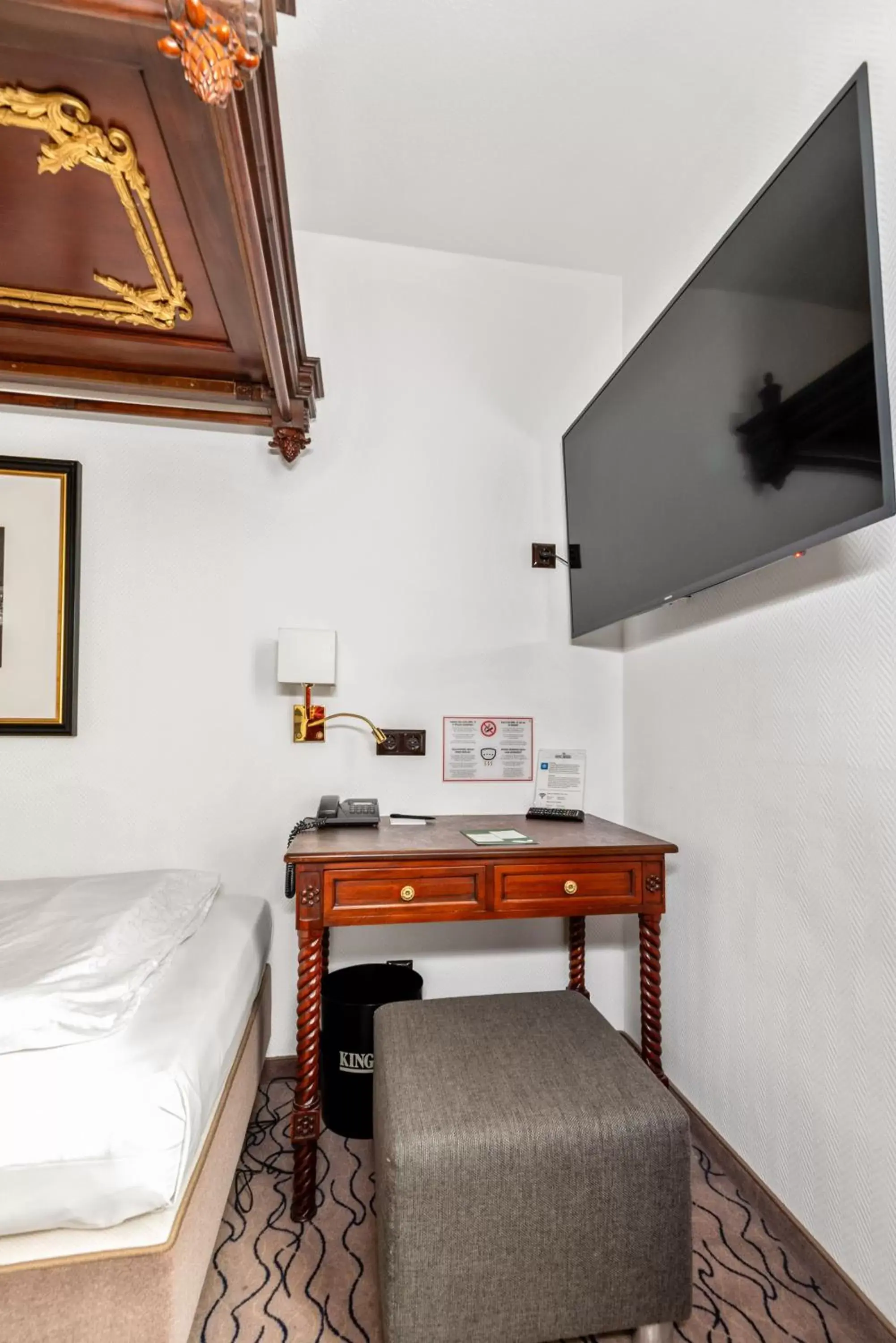 TV and multimedia, Bed in King's Hotel Center Superior