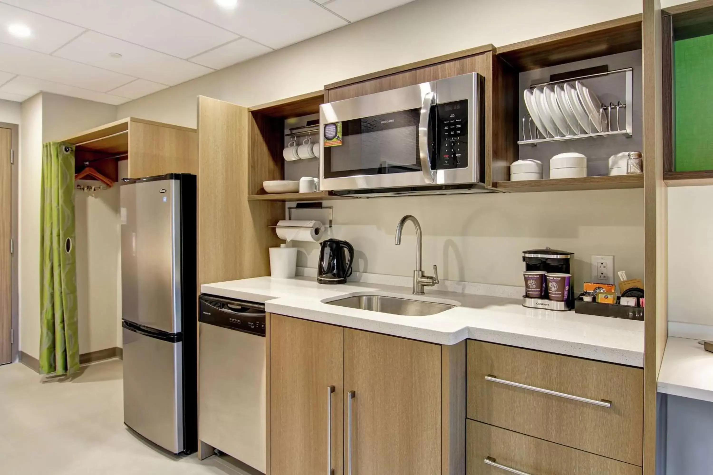 Kitchen or kitchenette, Kitchen/Kitchenette in Home2 Suites By Hilton Montreal Dorval
