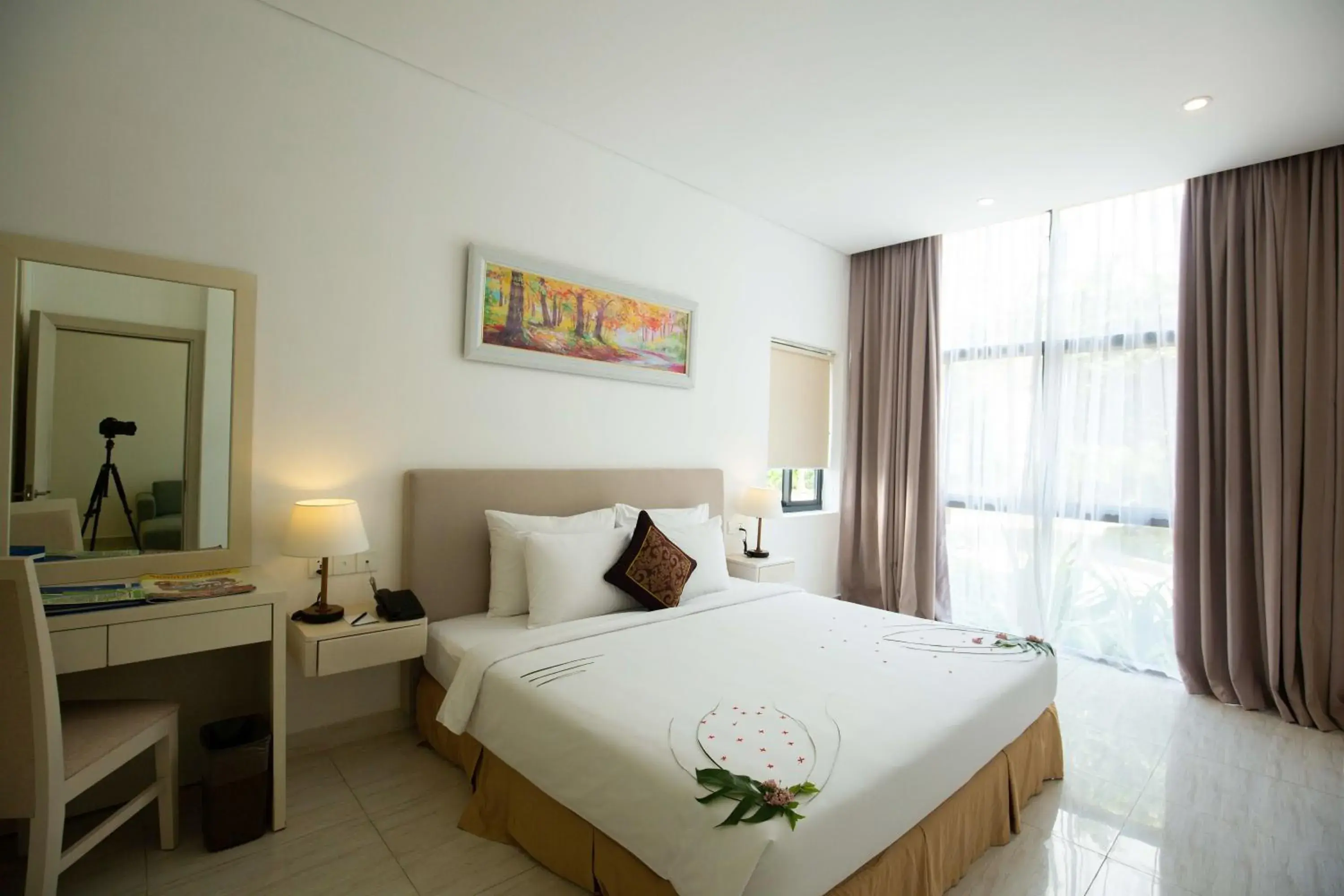 Balcony/Terrace, Bed in Diamond Bay Condotel Resort Nha Trang