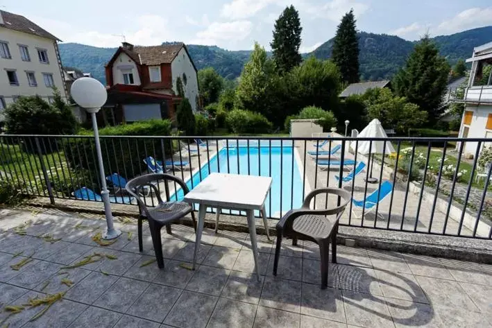 Patio, Swimming Pool in LOGIS Hôtel Bel Horizon