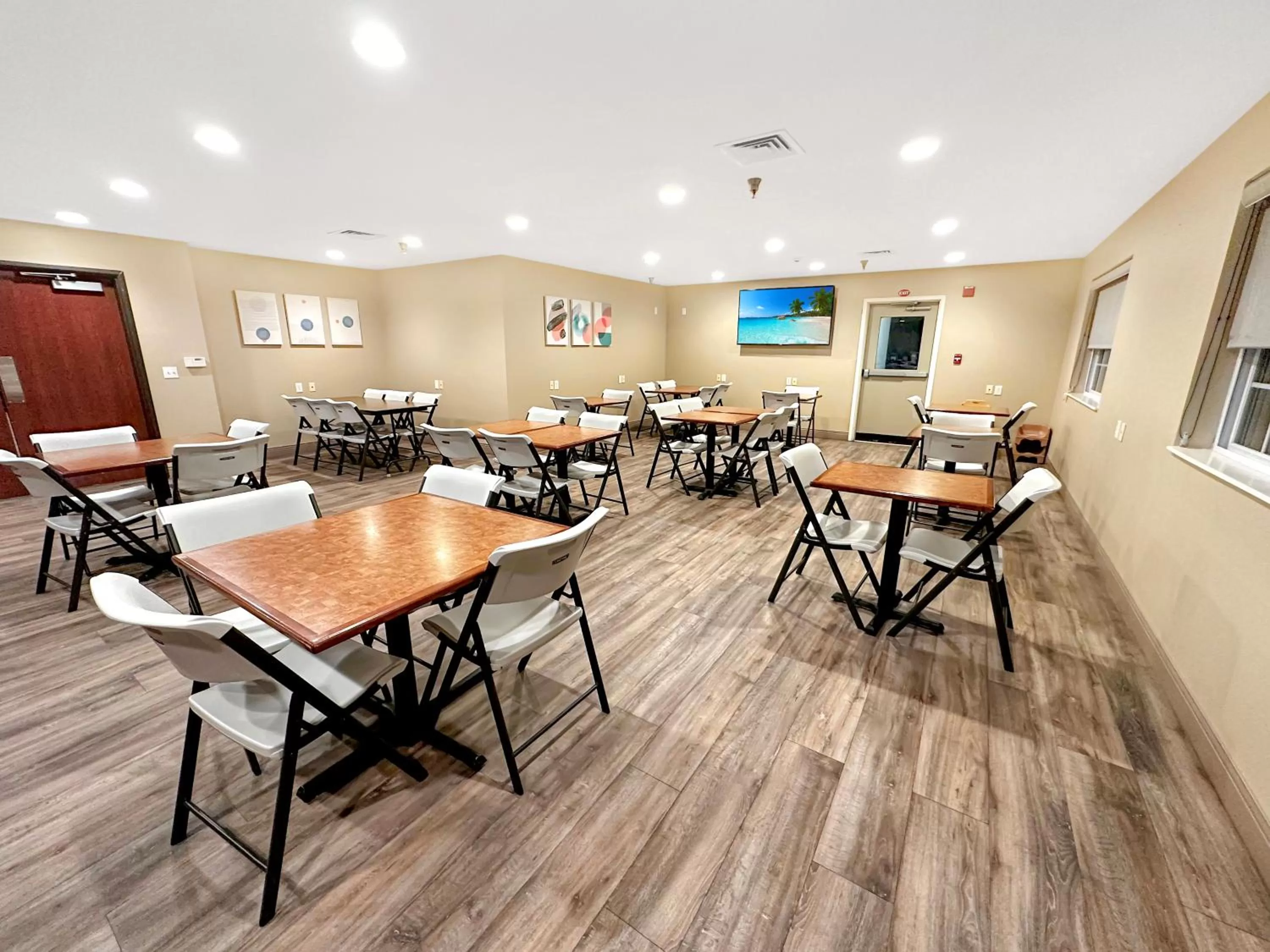 Breakfast in Estherville Hotel & Suites