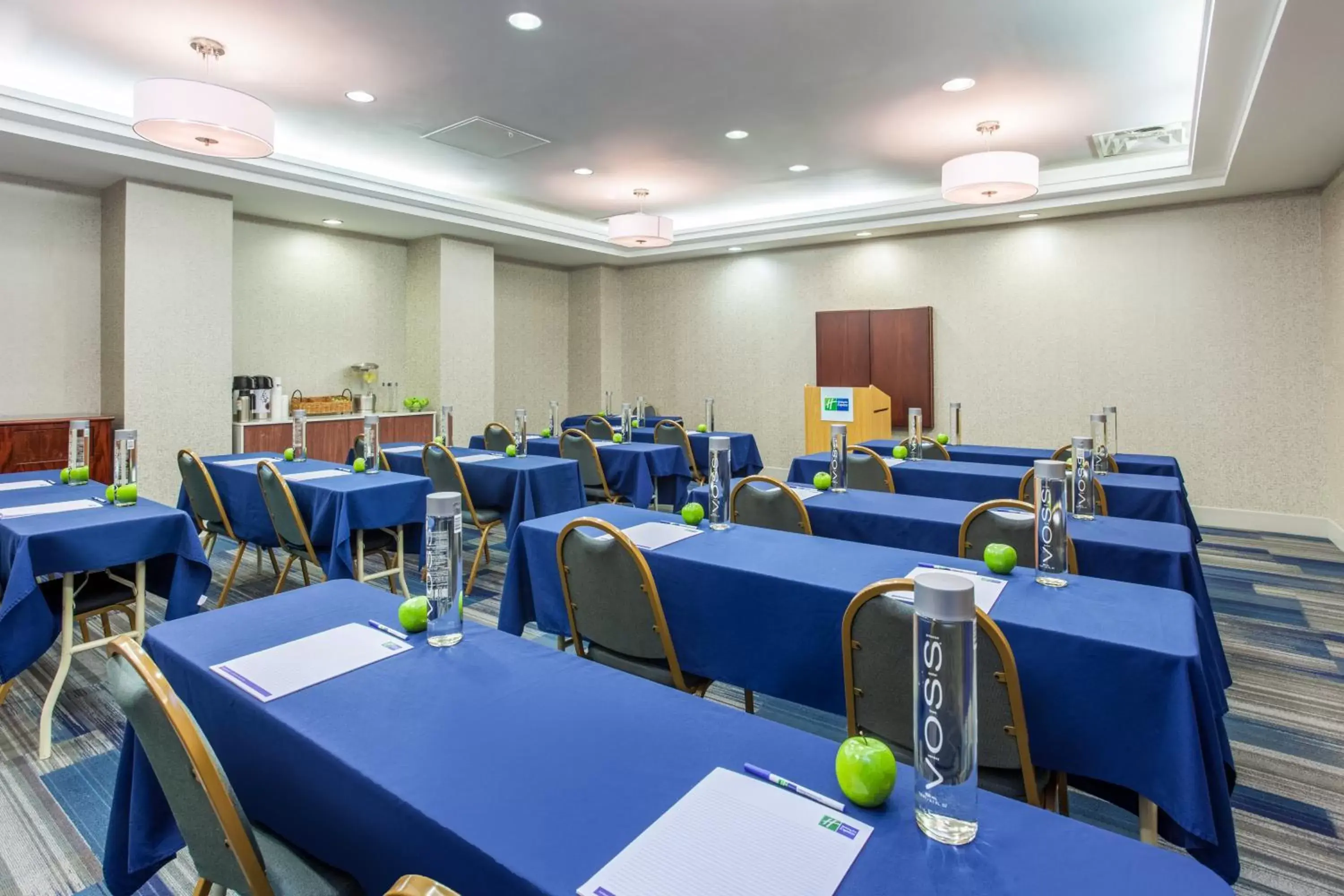 Meeting/conference room in Holiday Inn Express Hauppauge-Long Island, an IHG Hotel