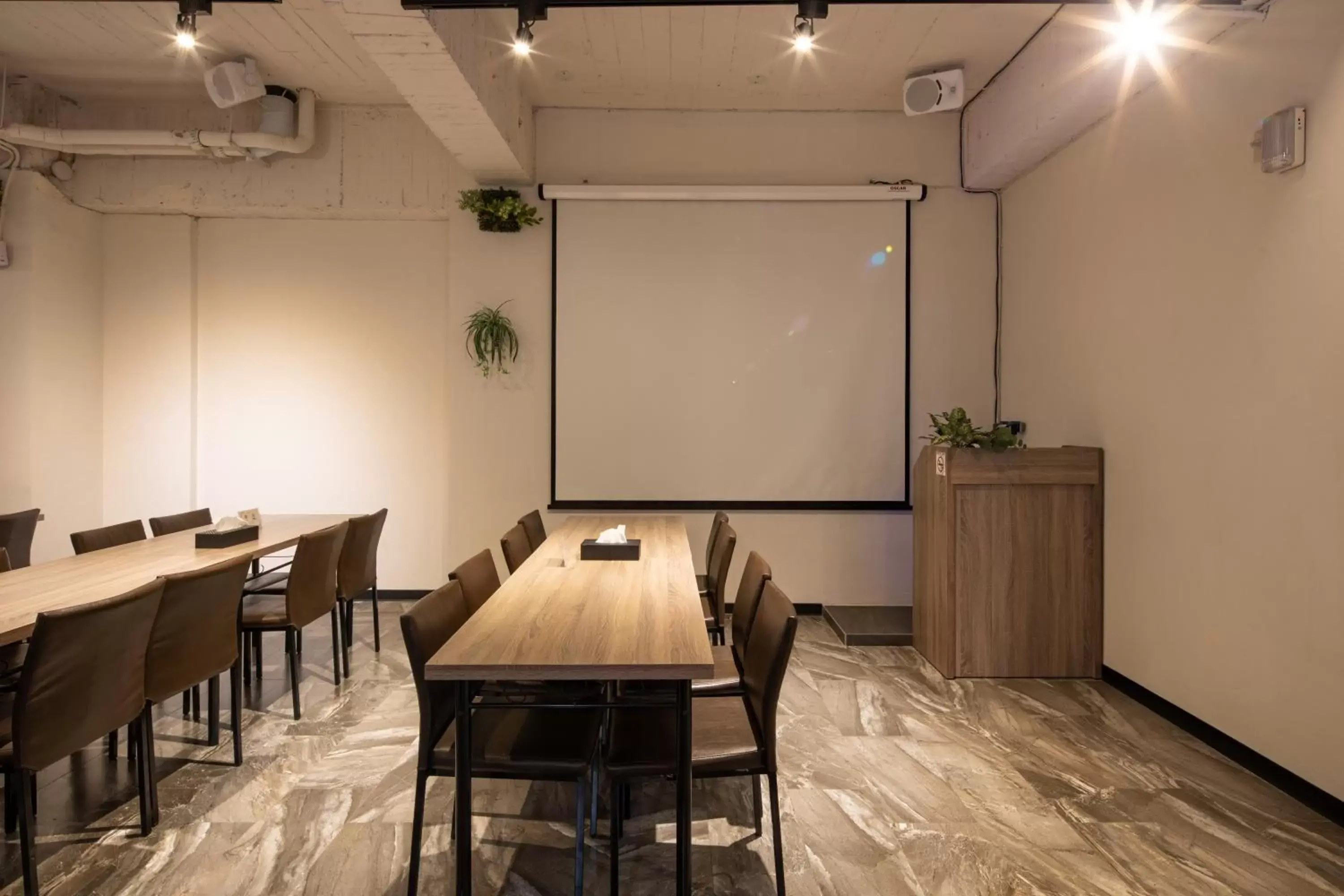 Business facilities in Hotel Brown - Chihkan Branch