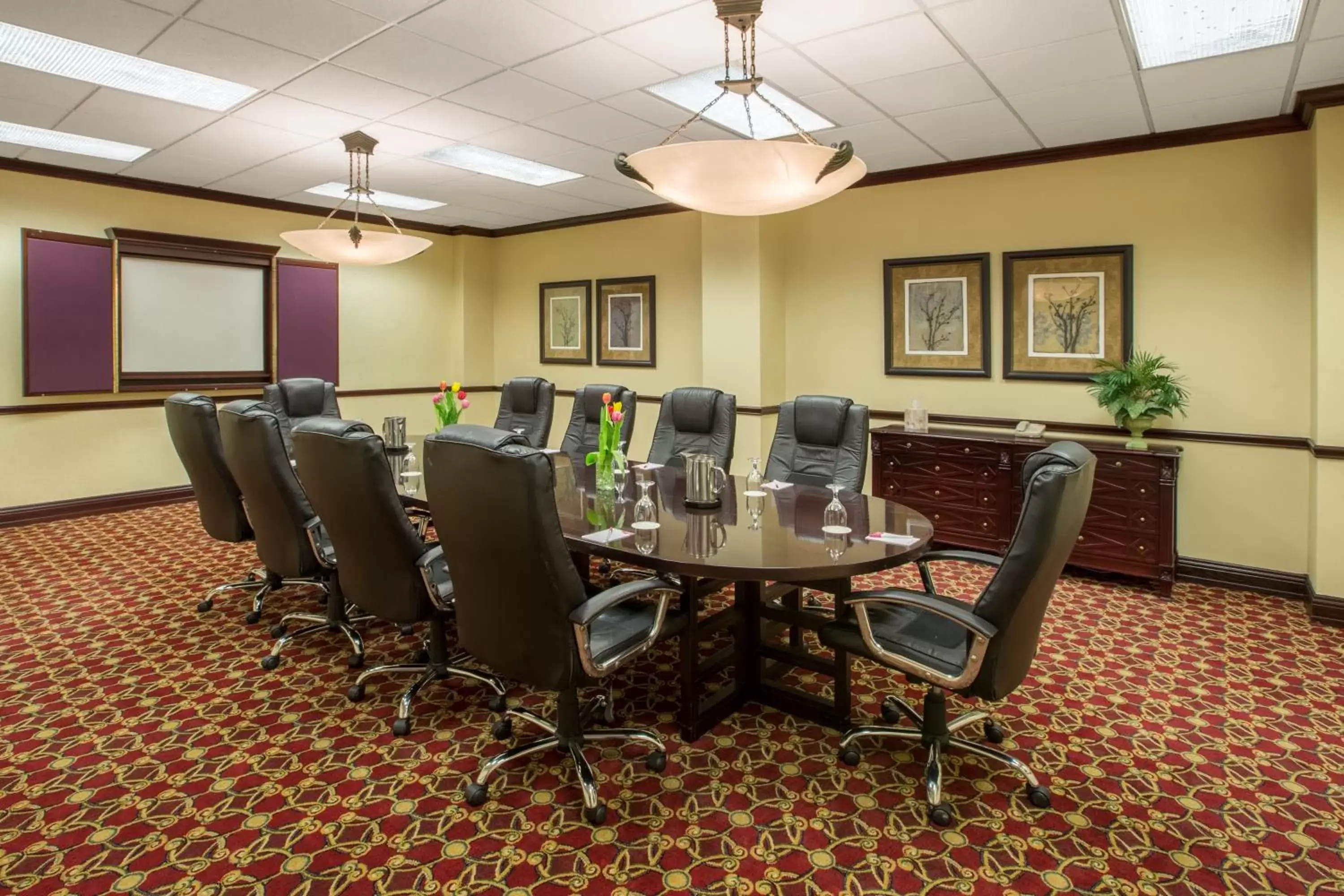 Meeting/conference room in Crowne Plaza Cleveland Airport, an IHG Hotel