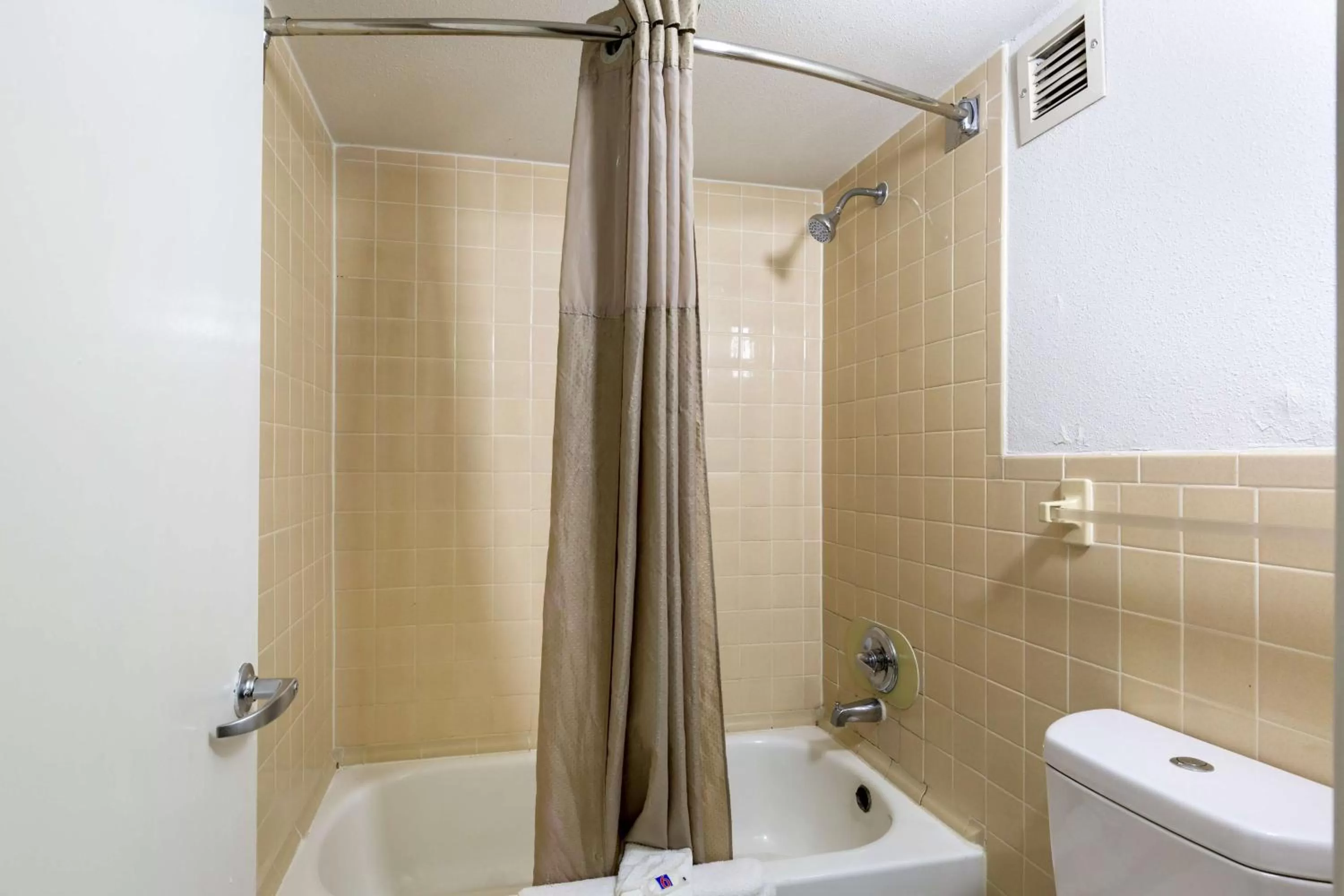 Bathroom in Motel 6-Houston, TX - East