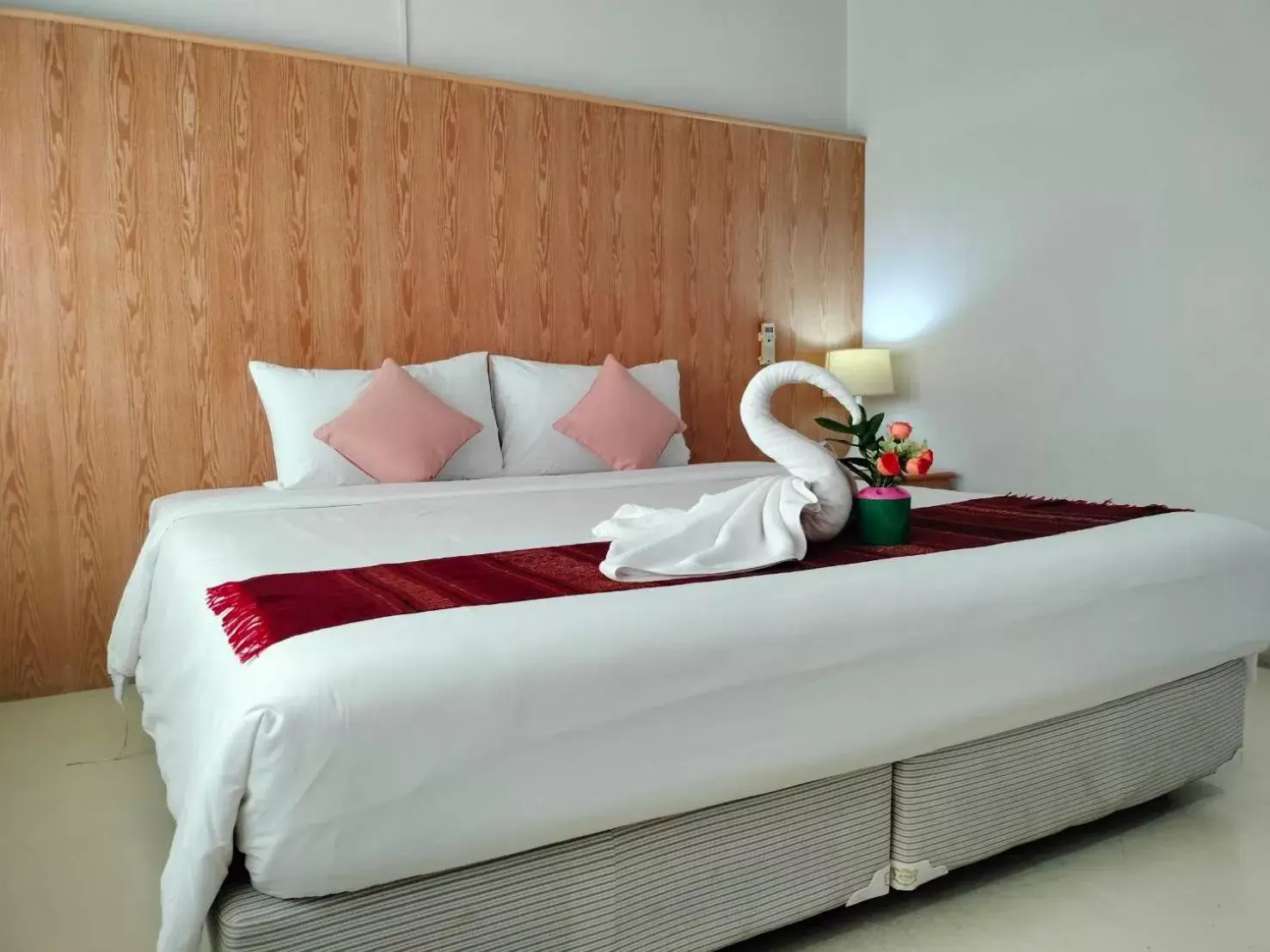 Bedroom, Bed in S2S Queen Trang Hotel