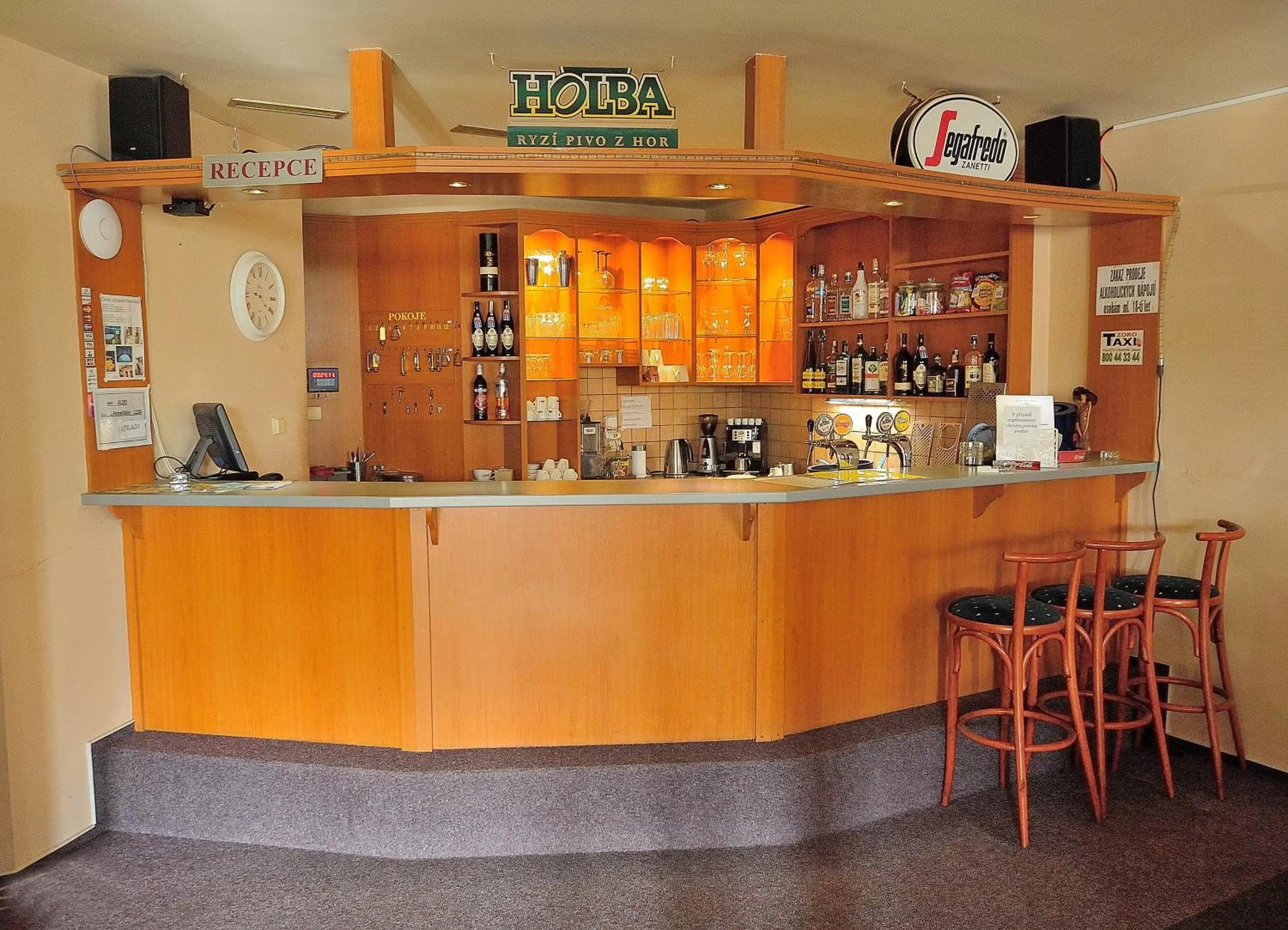 Restaurant/places to eat in Hotel Aldo