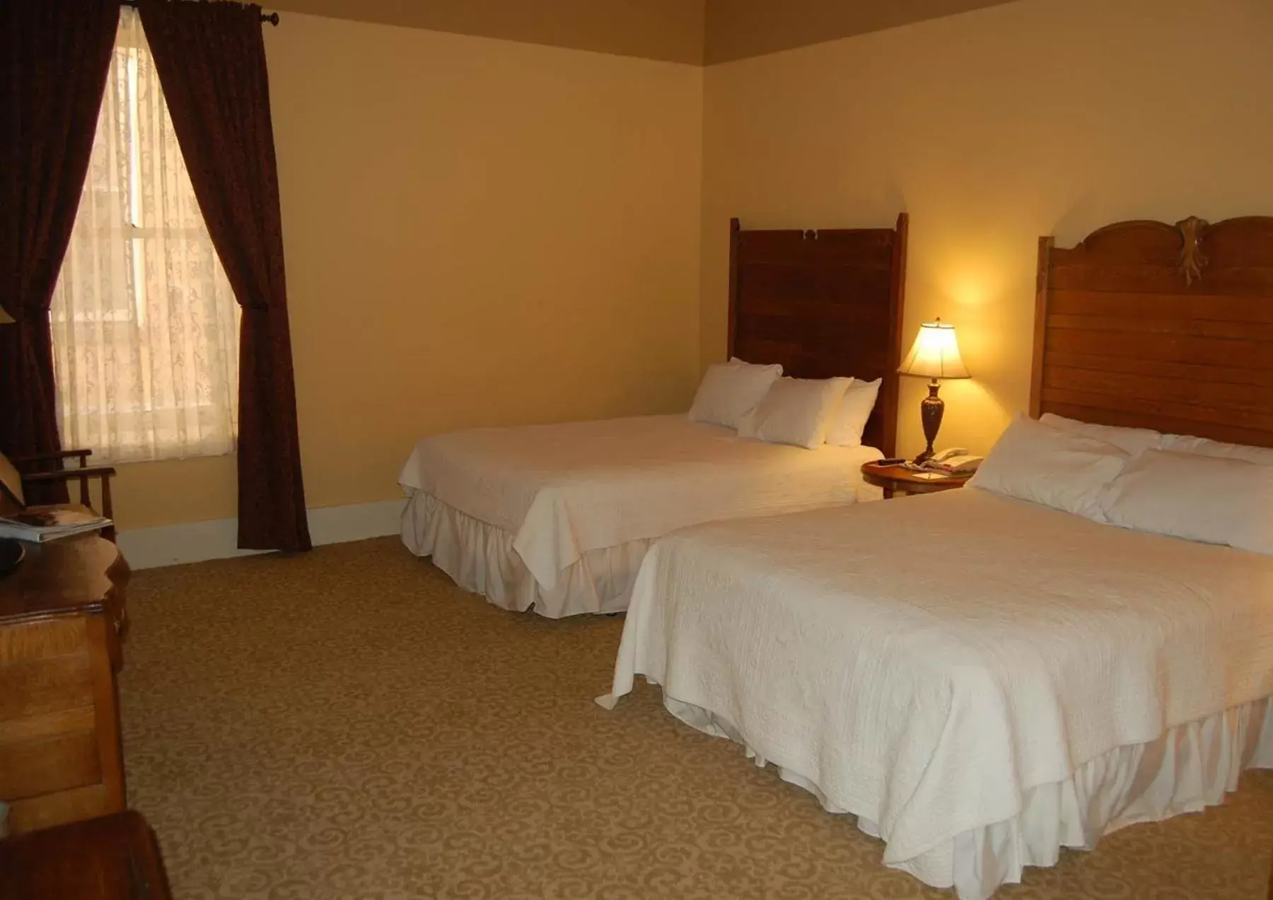 Double Room with Two Double Beds in Historic Plaza Hotel