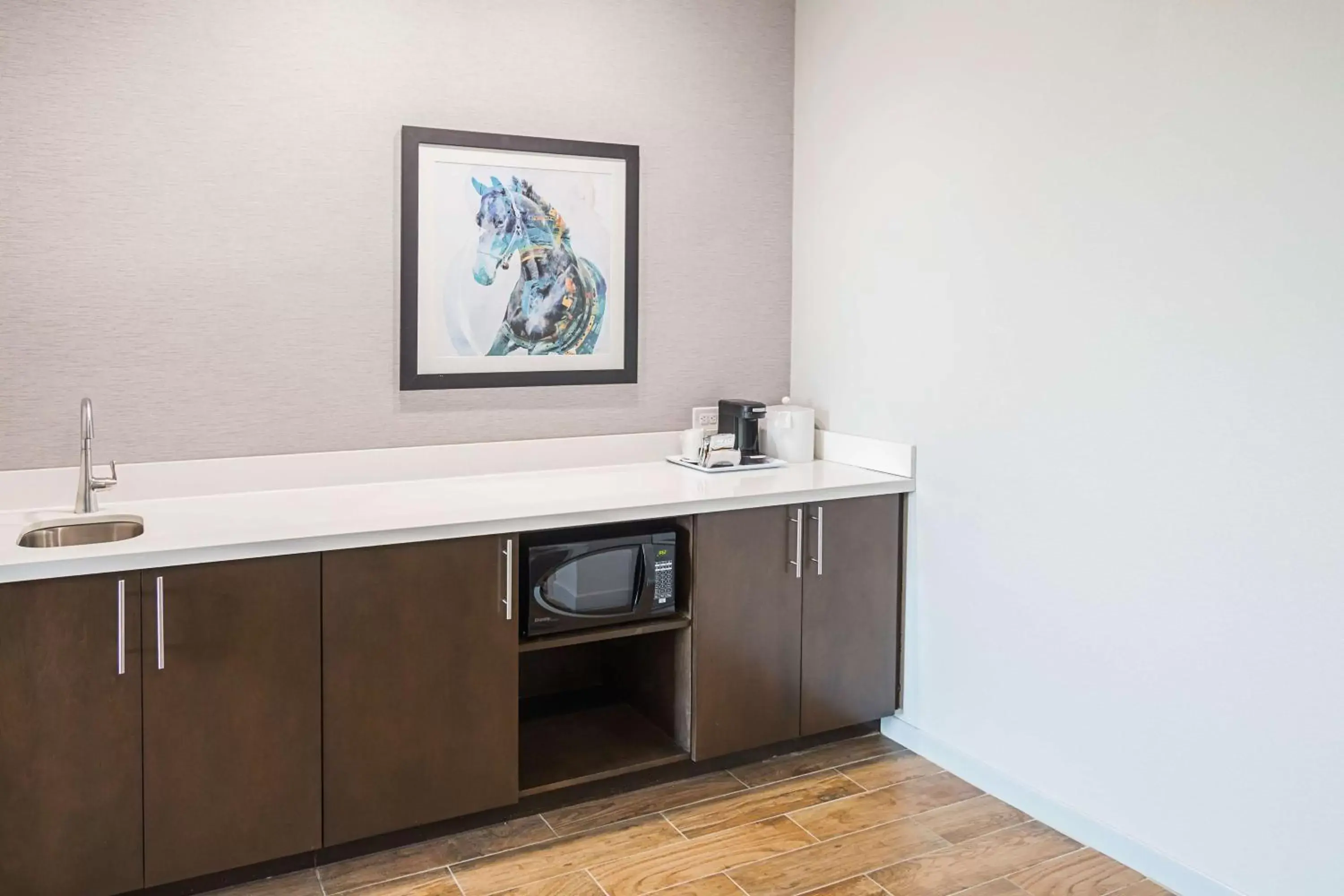 Photo of the whole room, Bathroom in Hampton Inn & Suites Colleyville DFW Airport West