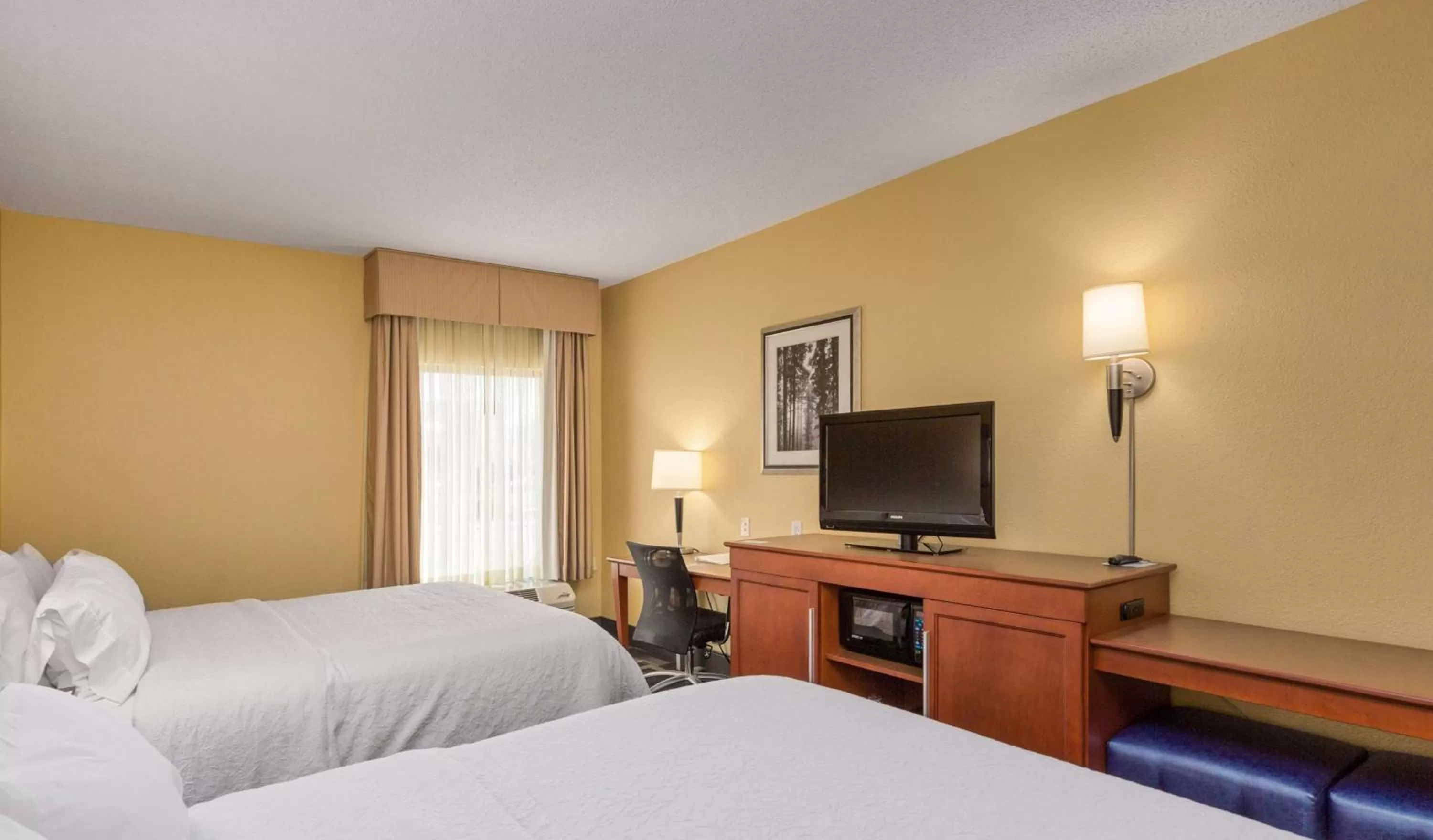 Bed in Hampton Inn Owensboro