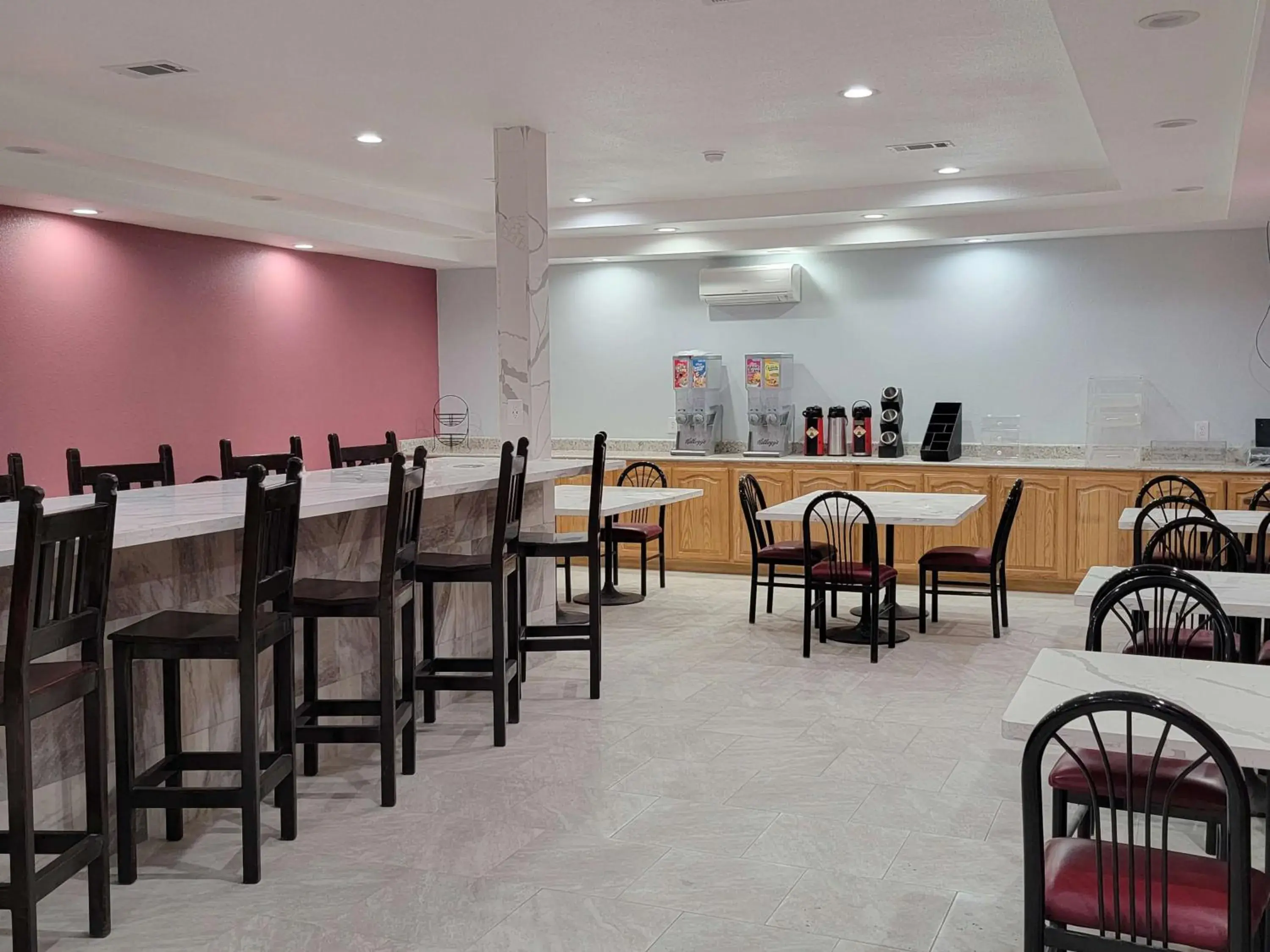 Restaurant/Places to Eat in SureStay Plus Hotel by Best Western Odessa