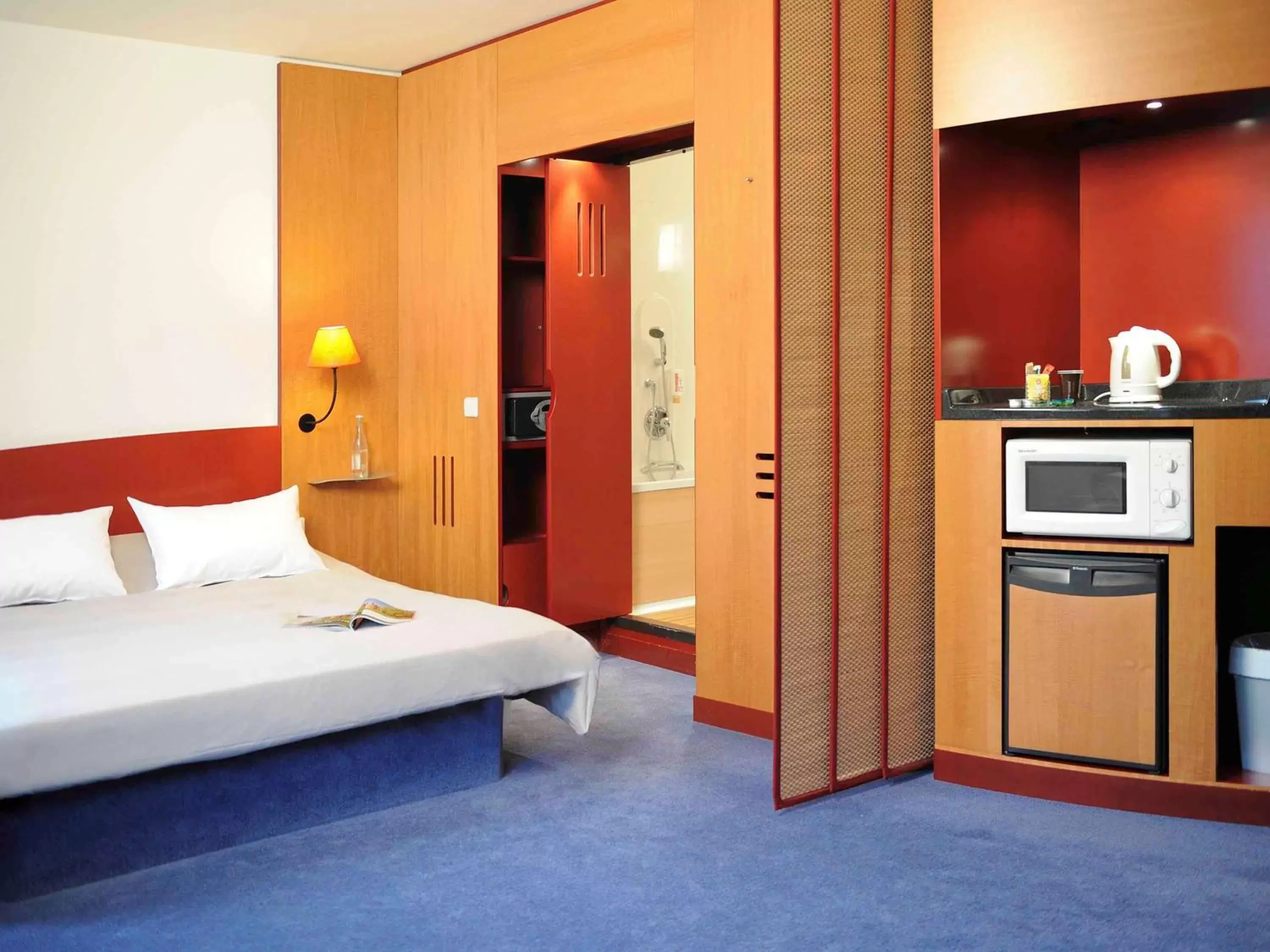 Photo of the whole room, Bed in Novotel Suites München Parkstadt Schwabing