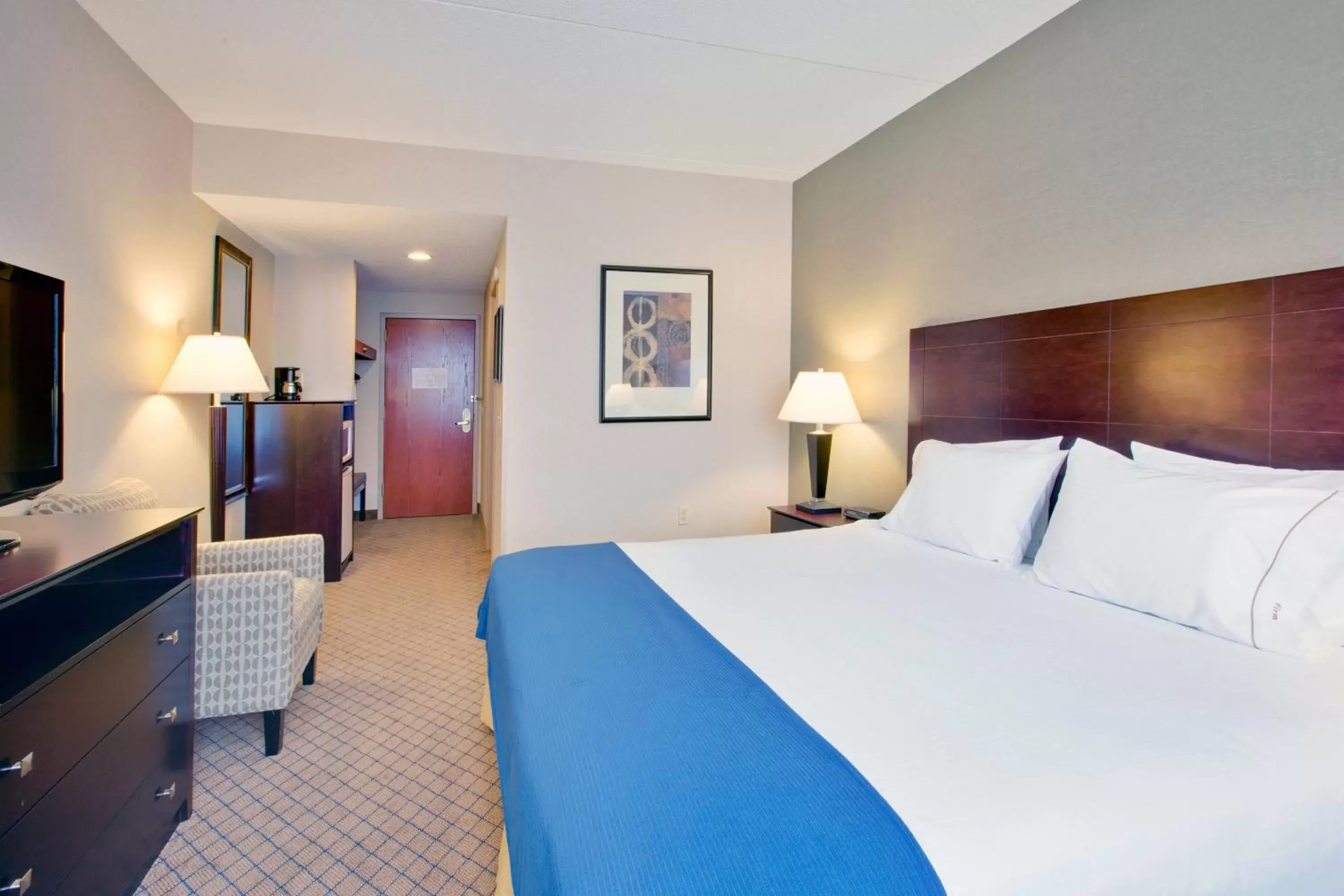 Photo of the whole room, Bed in Holiday Inn Express Sault Ste Marie, an IHG Hotel