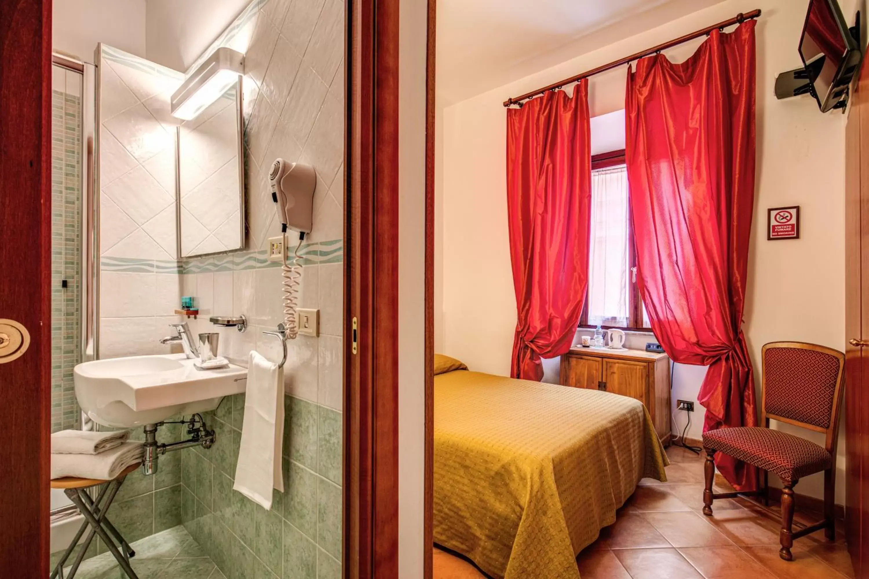 Photo of the whole room, Bathroom in Hotel Gea Di Vulcano