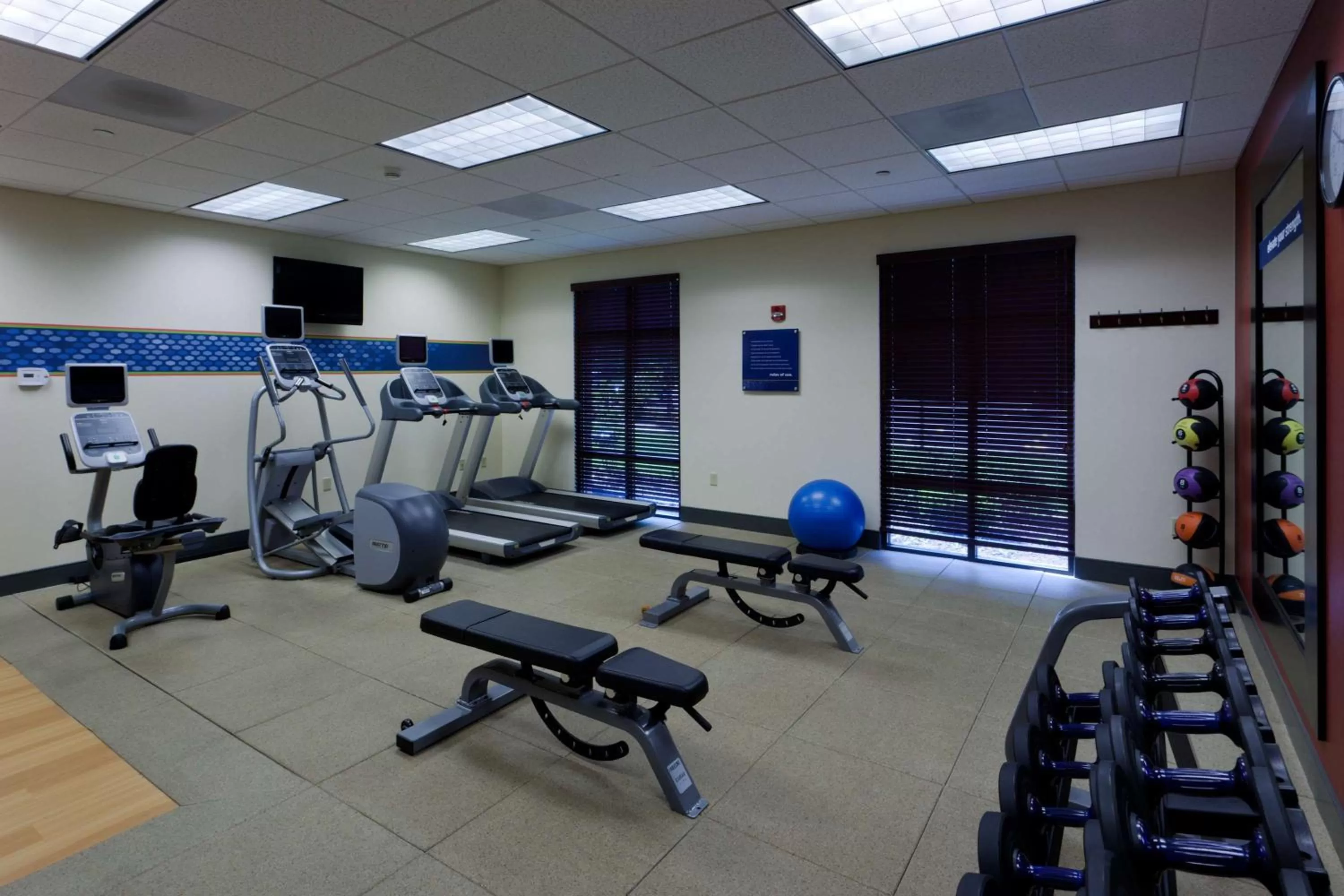 Fitness centre/facilities in Hampton Inn Rochester-Webster