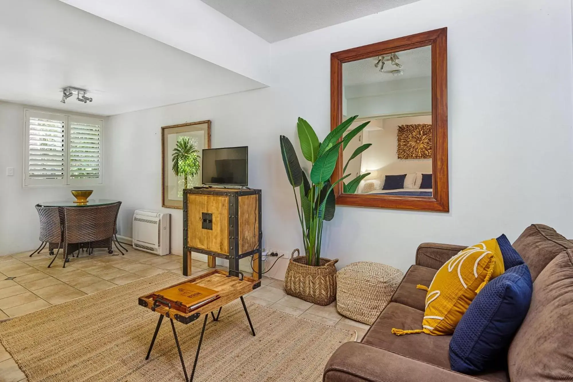 Living room, Seating Area in Julians Apartments