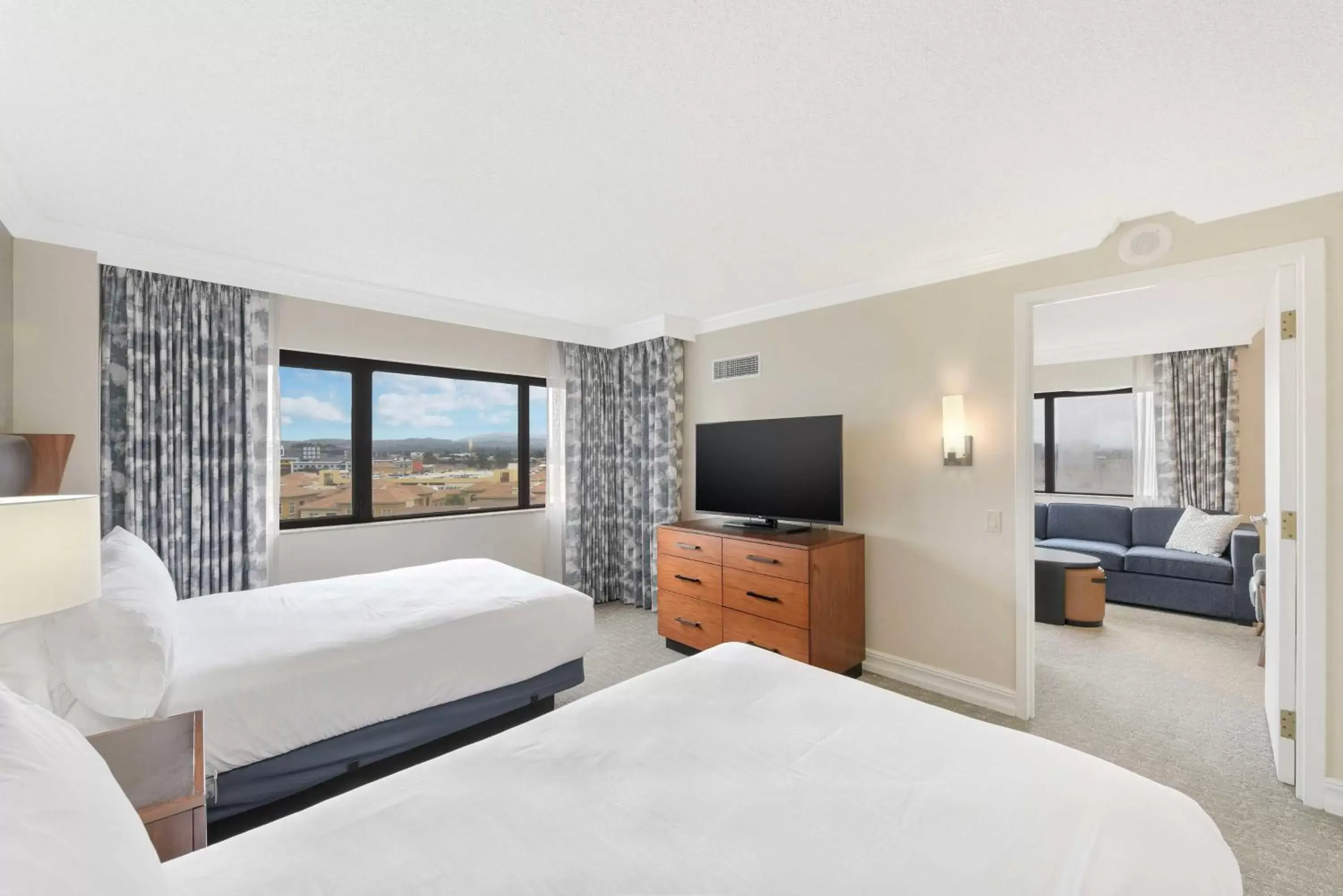 Bed in Embassy Suites by Hilton Anaheim-Orange
