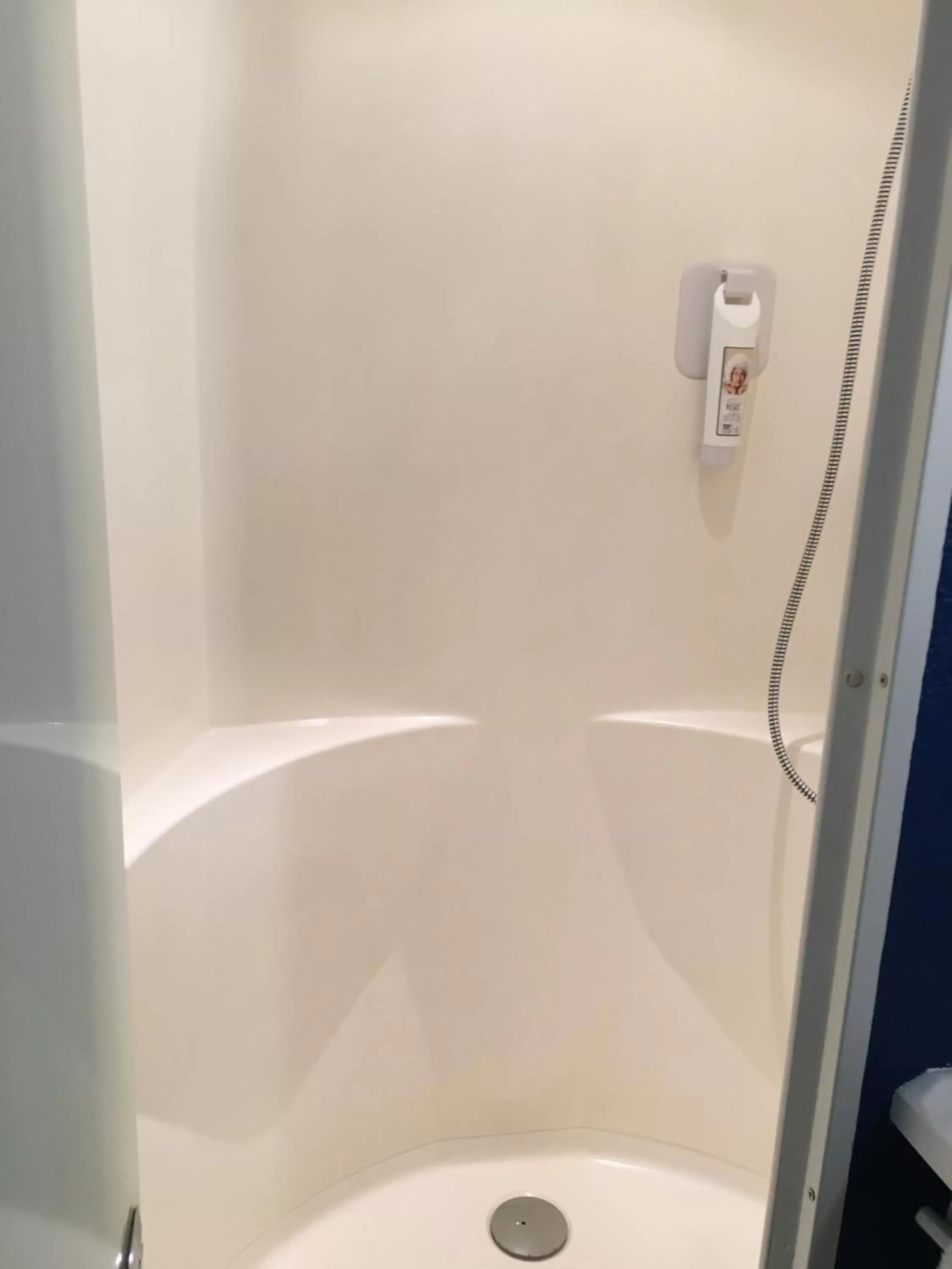 Bathroom in ibis budget Rochefort