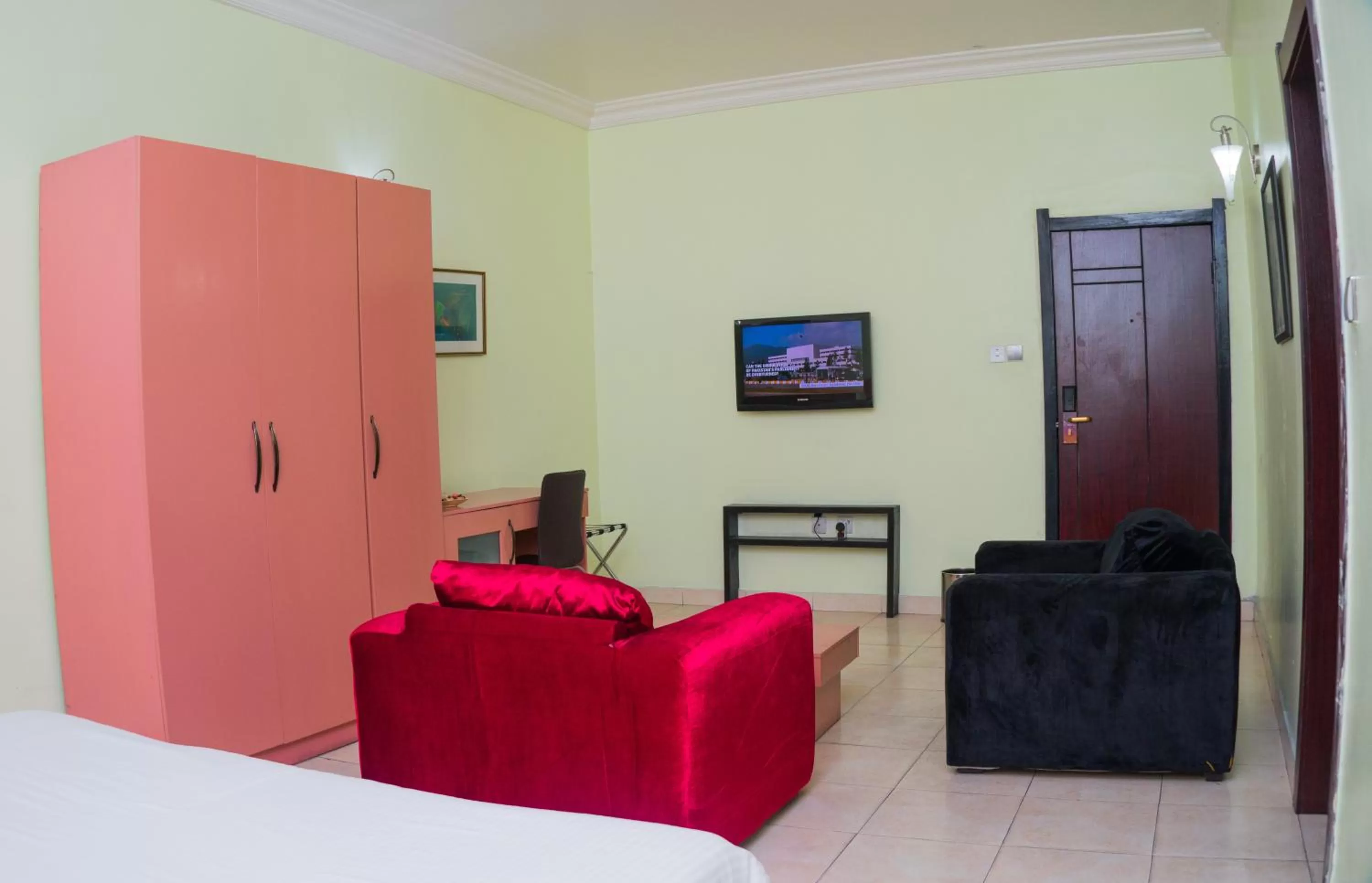 Communal lounge/ TV room, Seating Area in 1804 Boutique Hotel