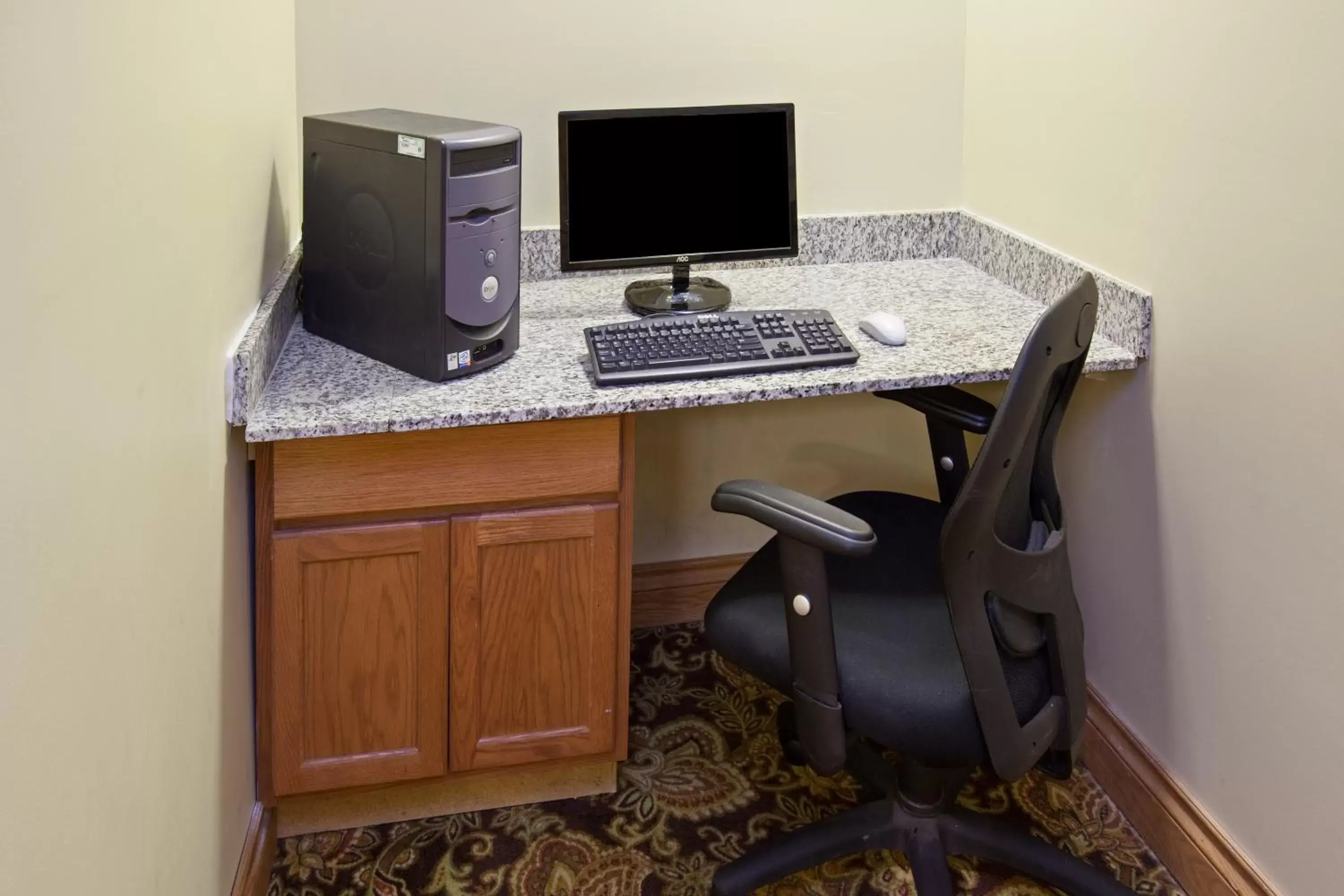Business facilities in Country Inn & Suites by Radisson, Kalamazoo, MI