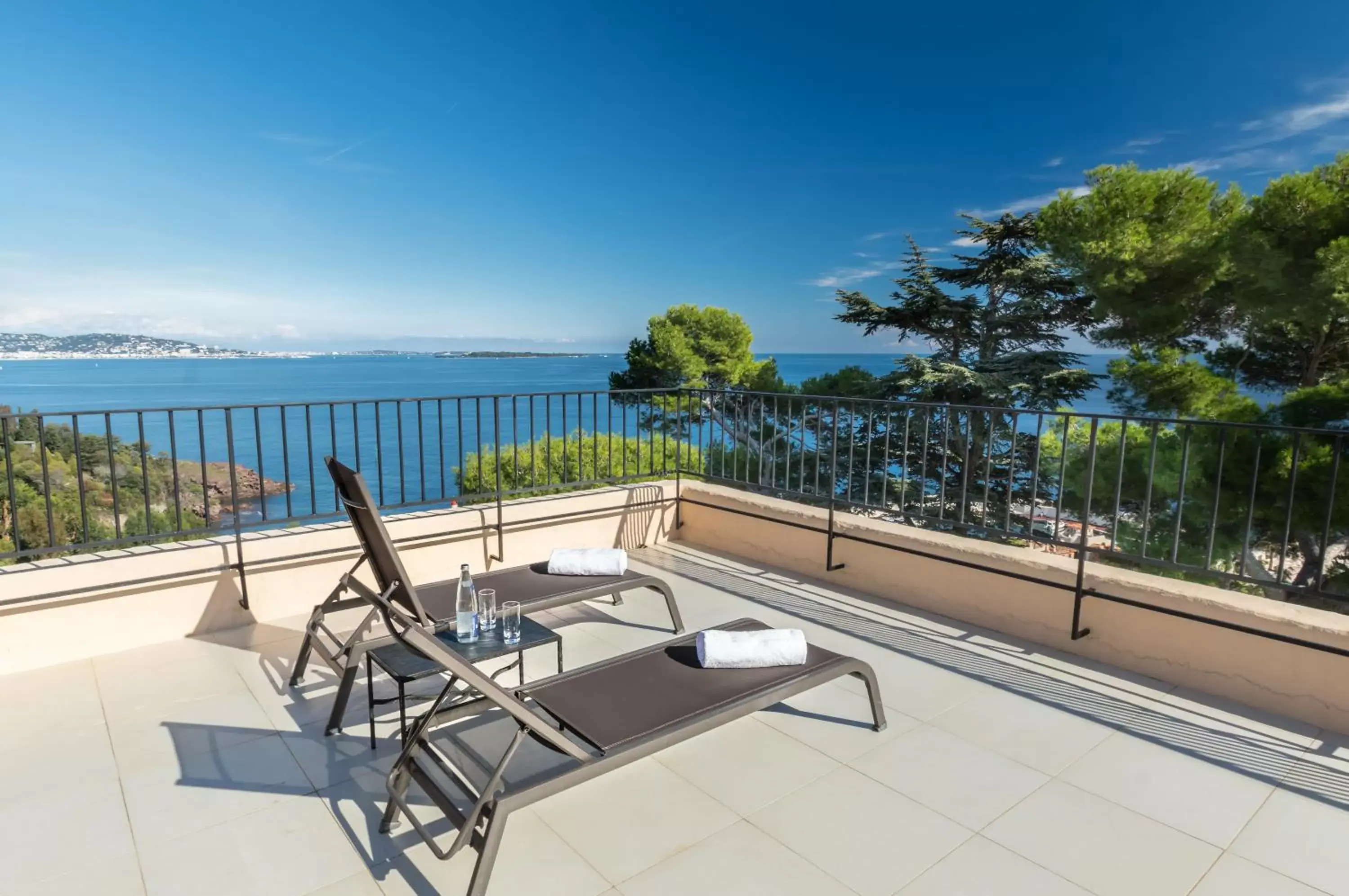 Bedroom, Balcony/Terrace in Hôtel Club Port La Galère