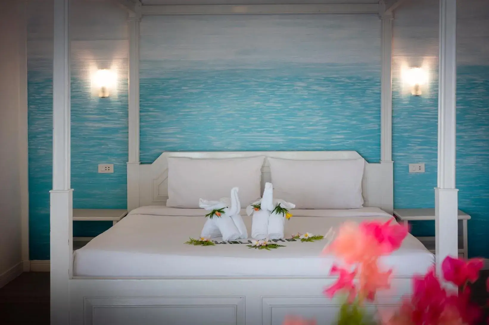 Bedroom, Bed in Sand Sea Resort & Spa - Lamai Beach , Koh Samui