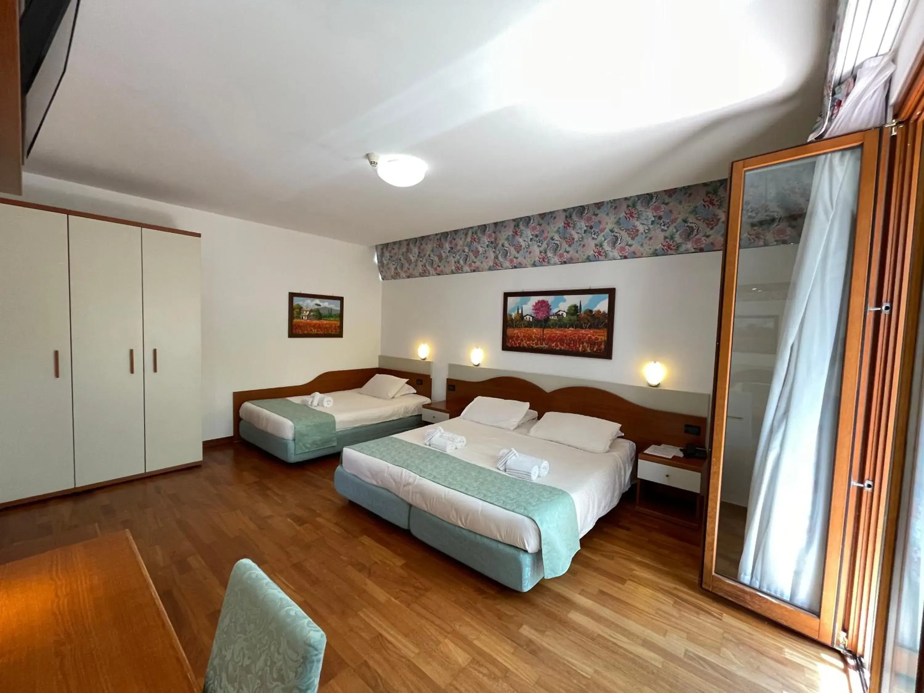 Photo of the whole room, Bed in Hotel Meridiana