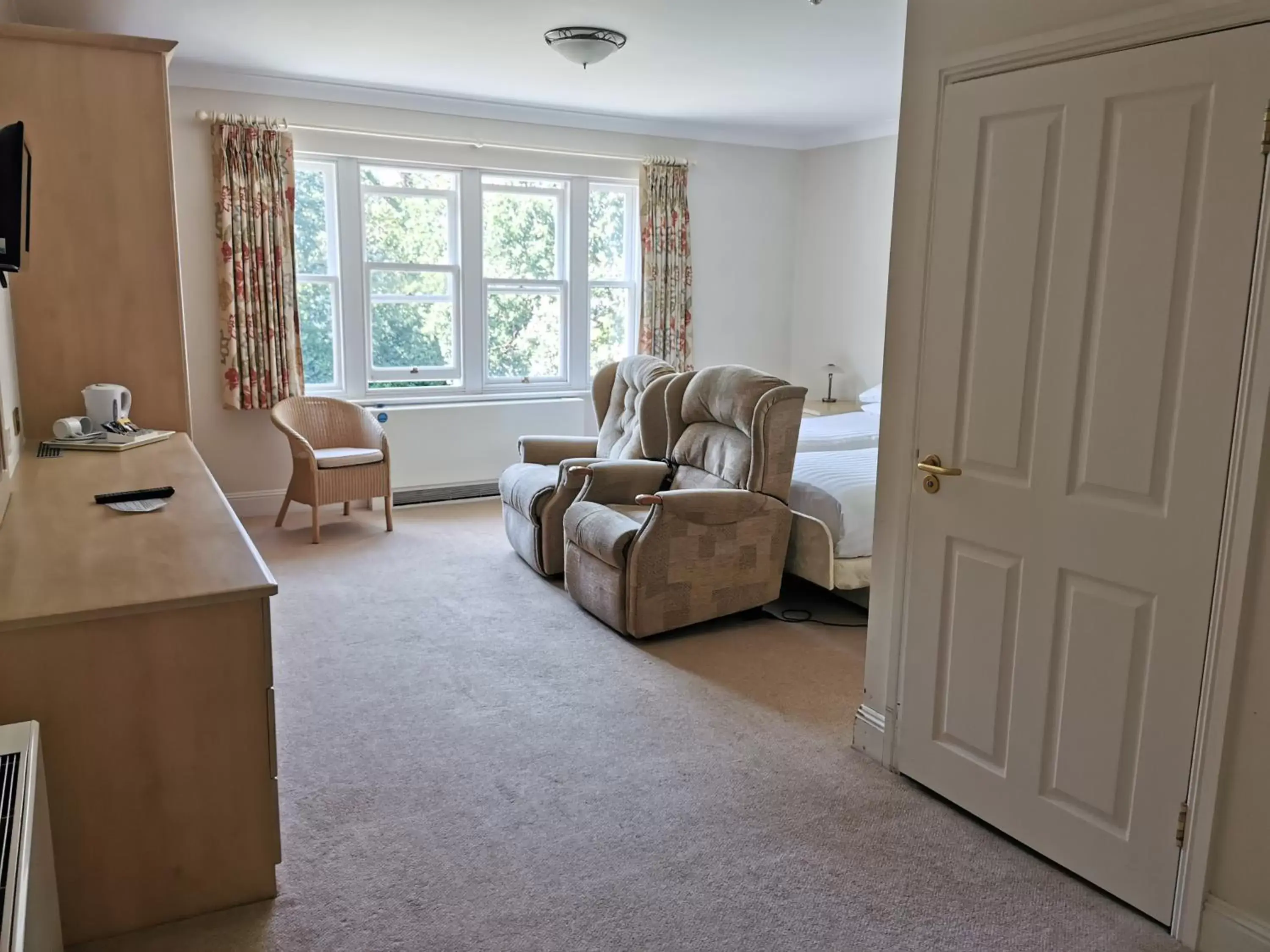 Twin Room - Disability Access in The Grove Hotel Twin Room - Disability Access in The Grove Hotel