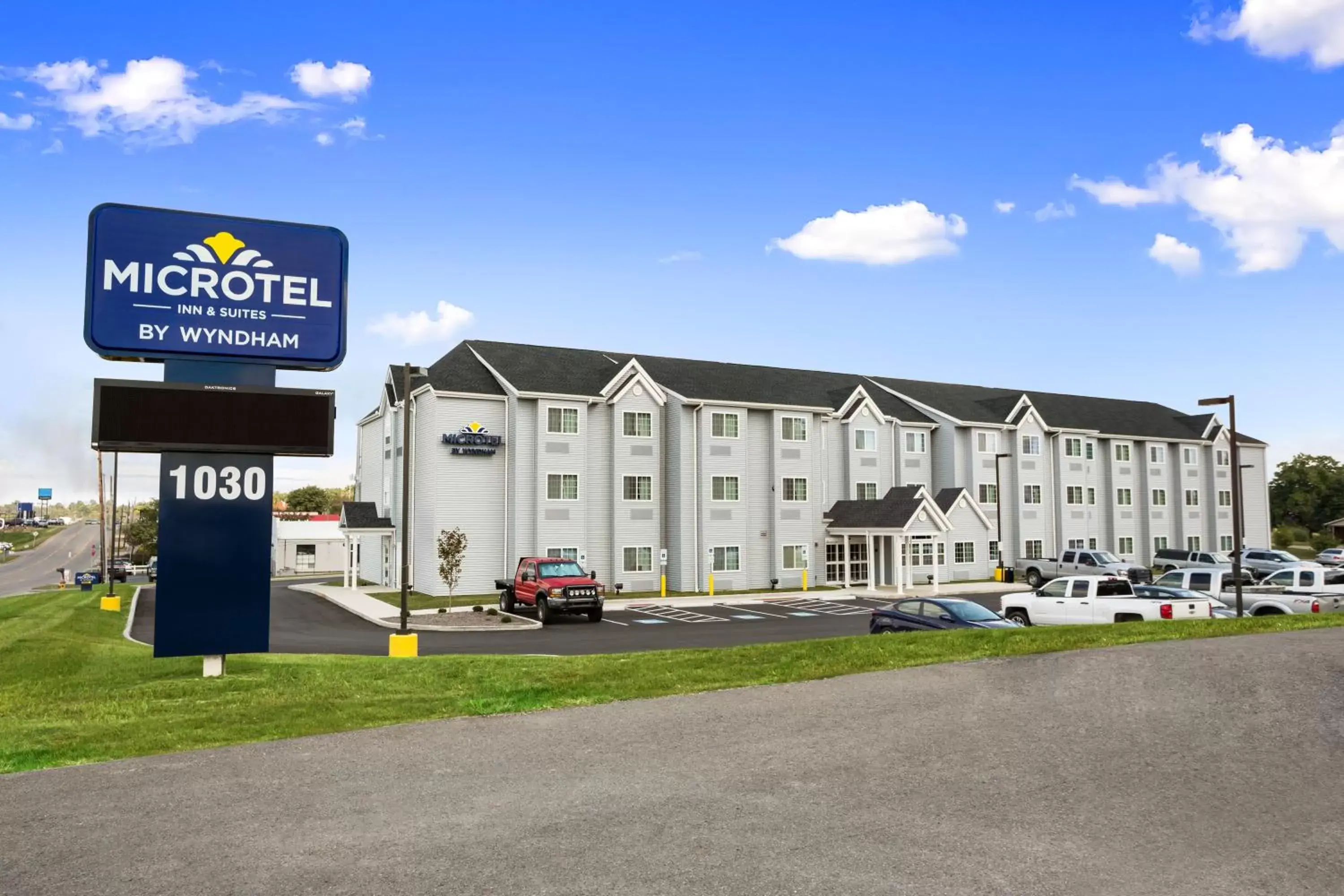 Facade/entrance, Property Building in Microtel Inn and Suites Carrollton