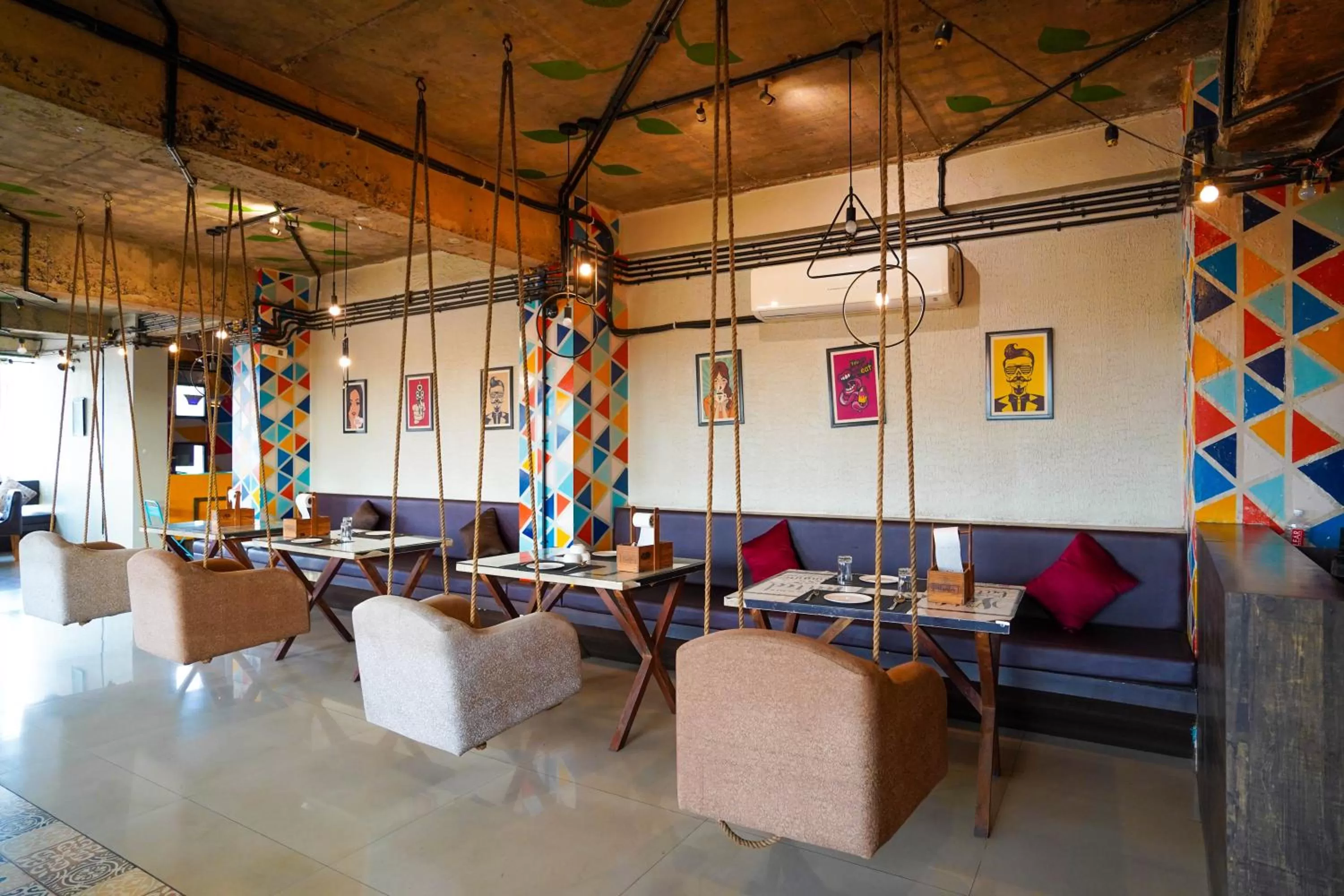 Restaurant/places to eat in Hotel Floret Inn