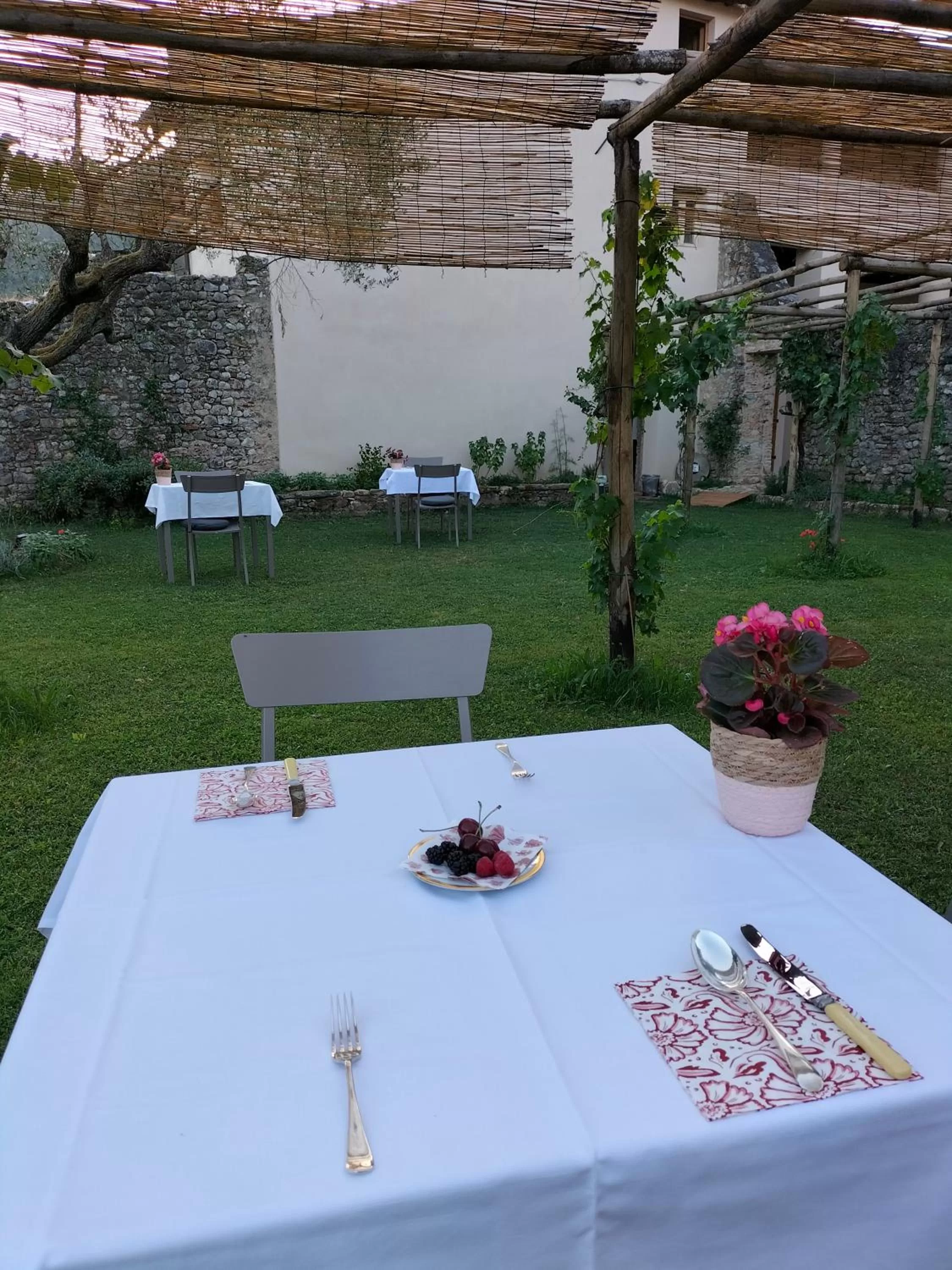 Garden view in Badia Giulia Prestigious Historical B&B