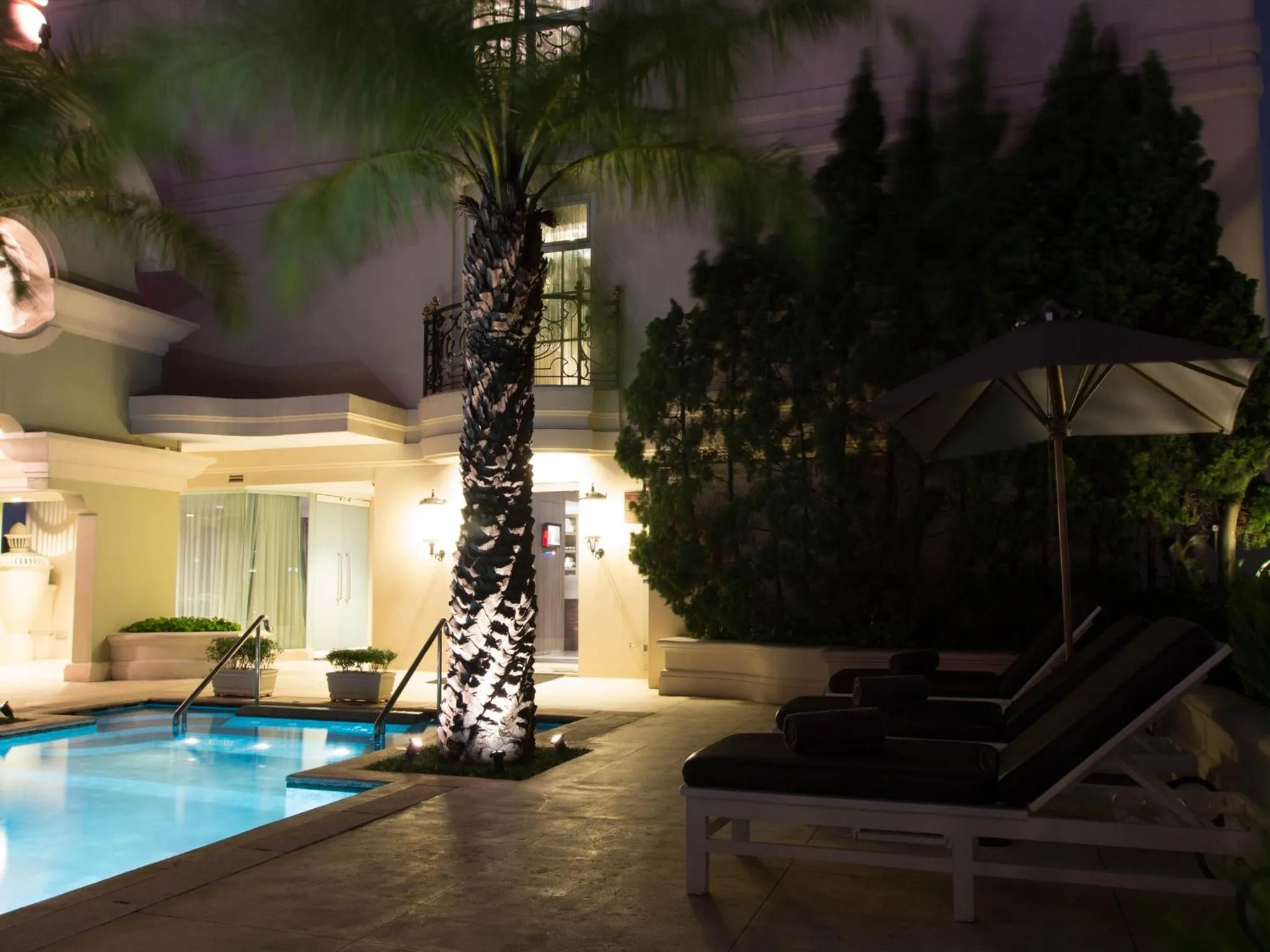 Swimming pool in Hotel Gran Mahakam