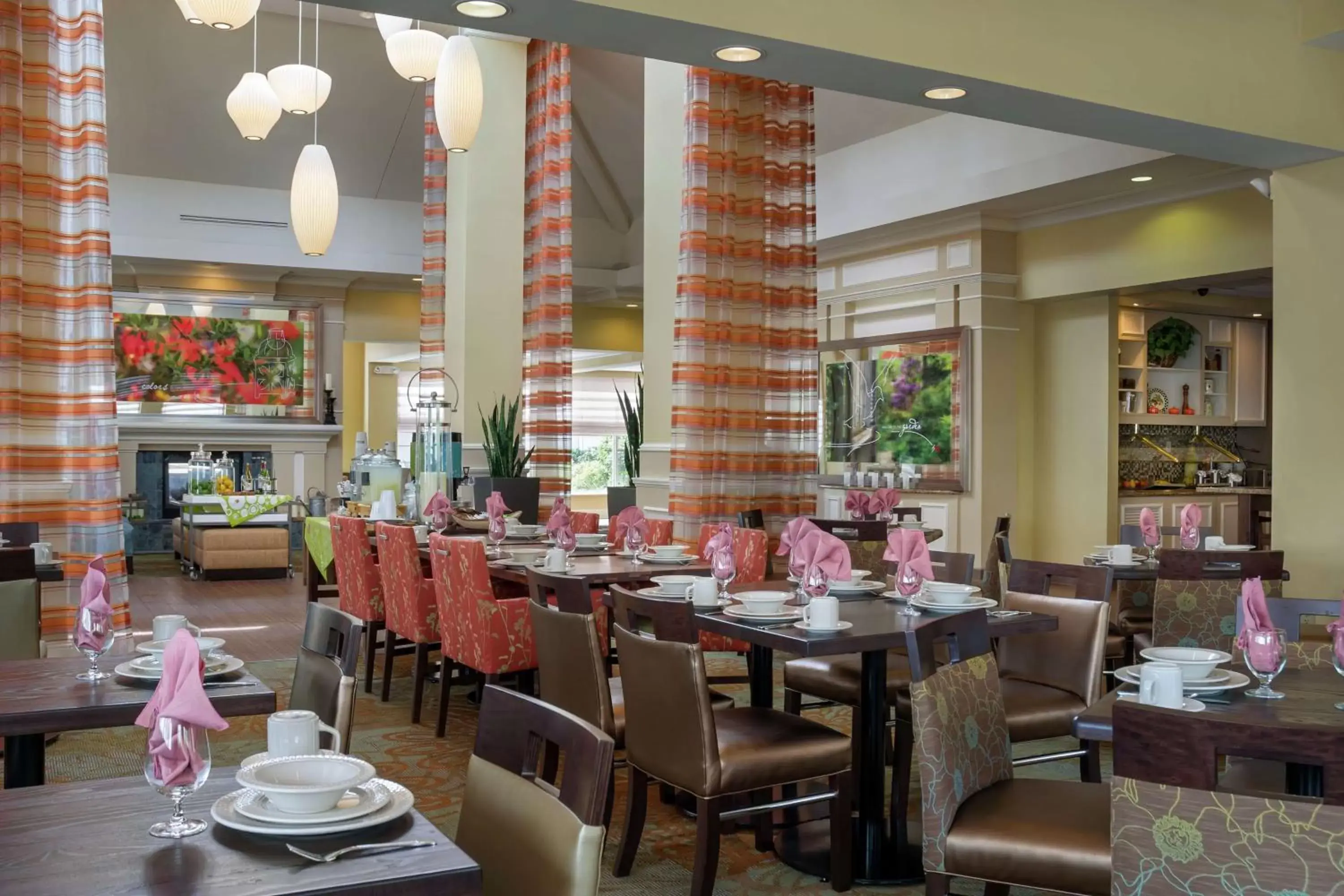 Dining area, Restaurant/Places to Eat in Hilton Garden Inn Newport News