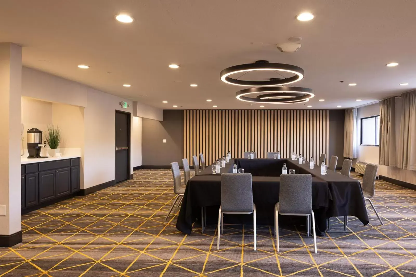 Meeting/conference room in Holiday Inn Santa Ana-Orange County Airport, an IHG Hotel