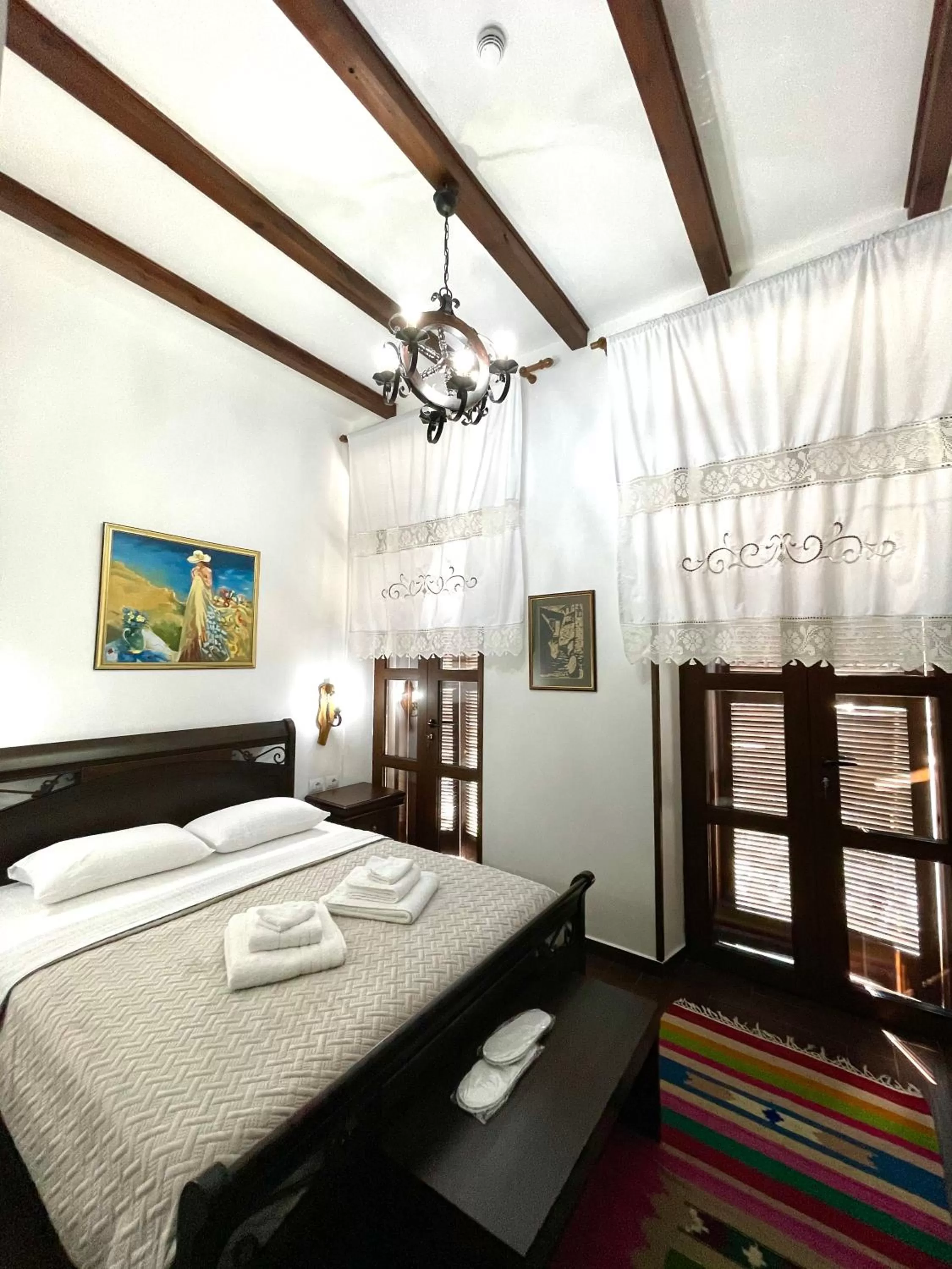 Bed in White House Berat